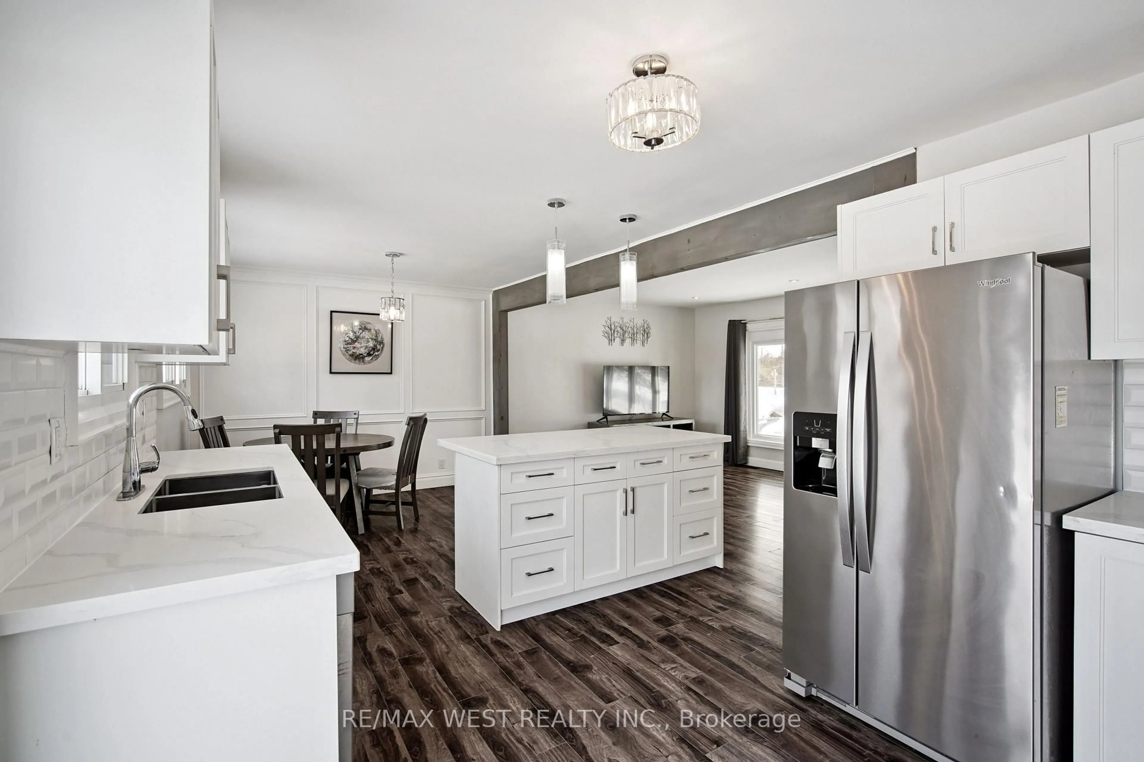 Open concept kitchen, unknown for 19113 Highway 48, East Gwillimbury Ontario L0G 1M0