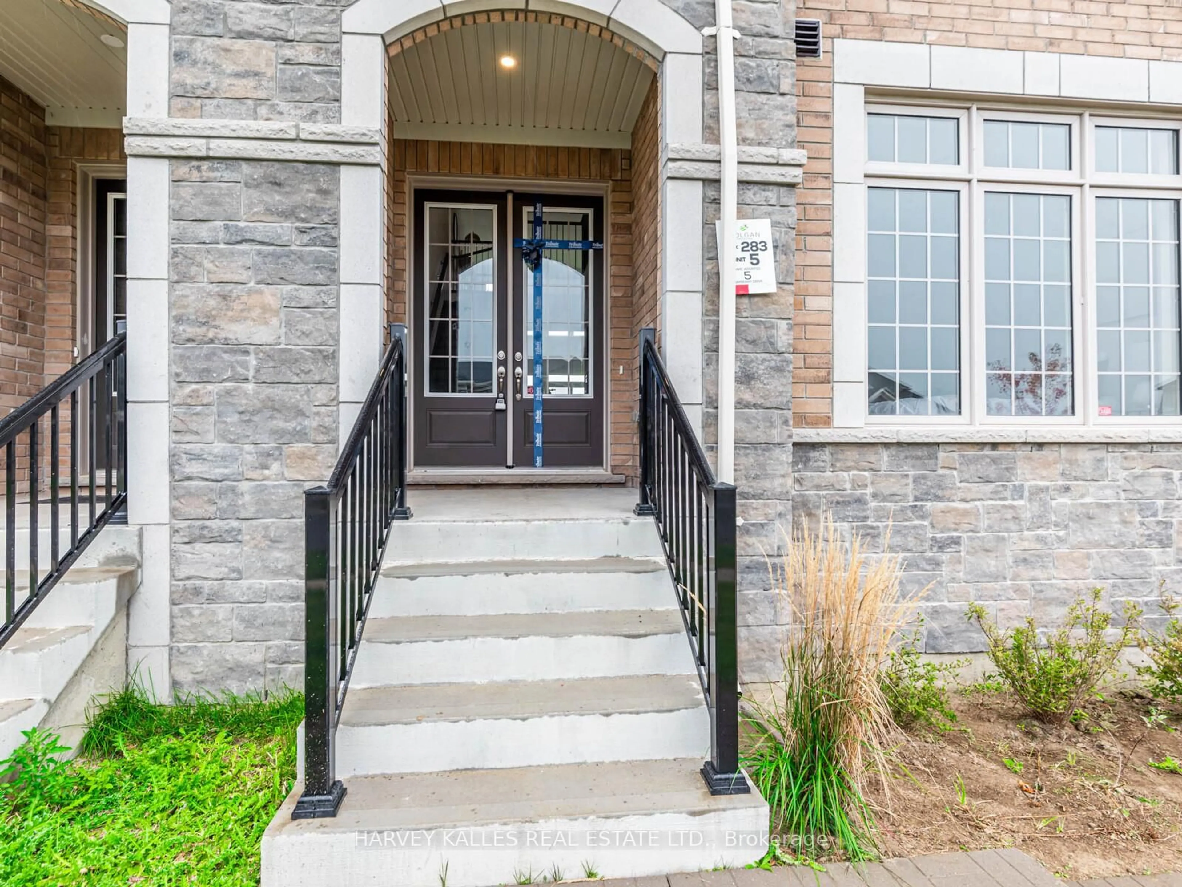Indoor entryway for 10 Bayberry Dr, Adjala-Tosorontio Ontario L0G 1W0