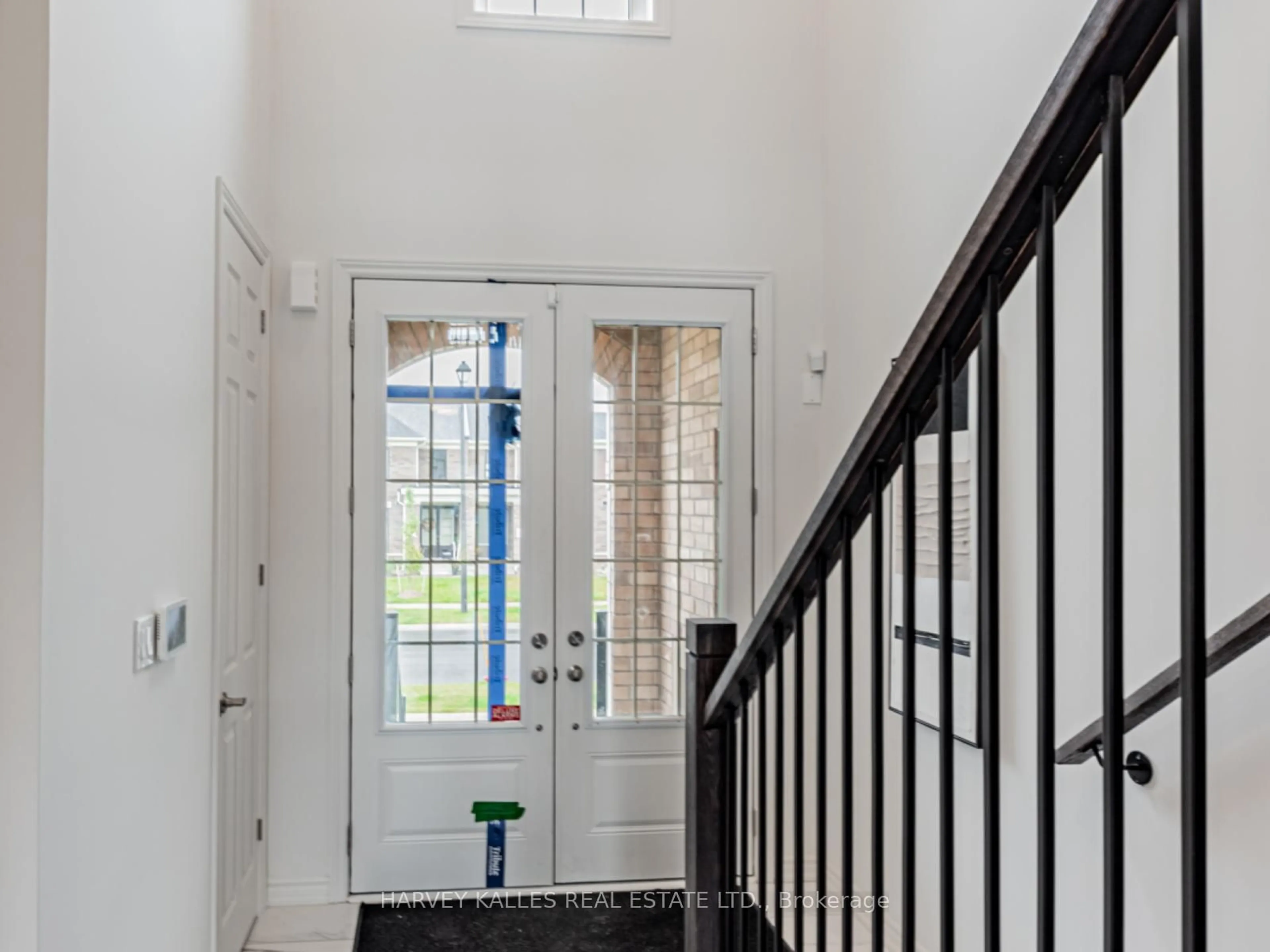 Indoor entryway for 10 Bayberry Dr, Adjala-Tosorontio Ontario L0G 1W0