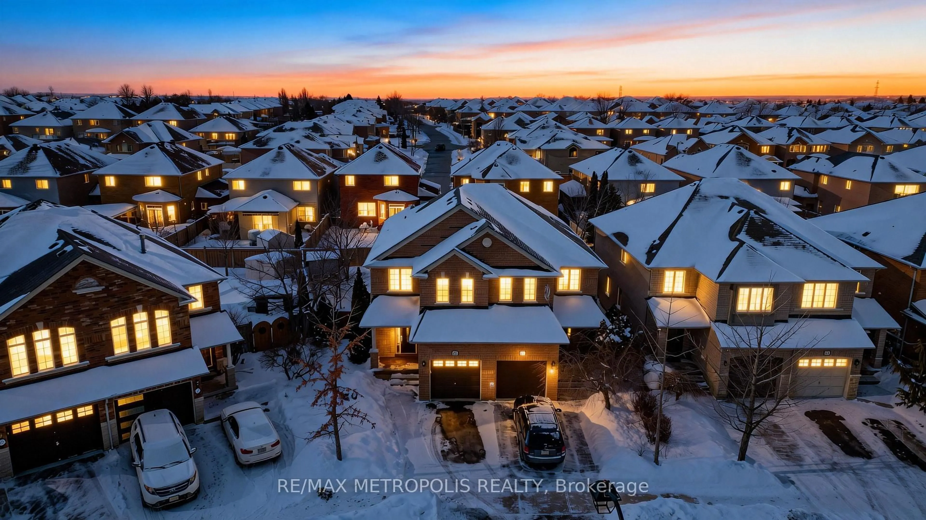 A pic from outside/outdoor area/front of a property/back of a property/a pic from drone, street for 63 Echo Ridge Cres, Vaughan Ontario L4H 2K1