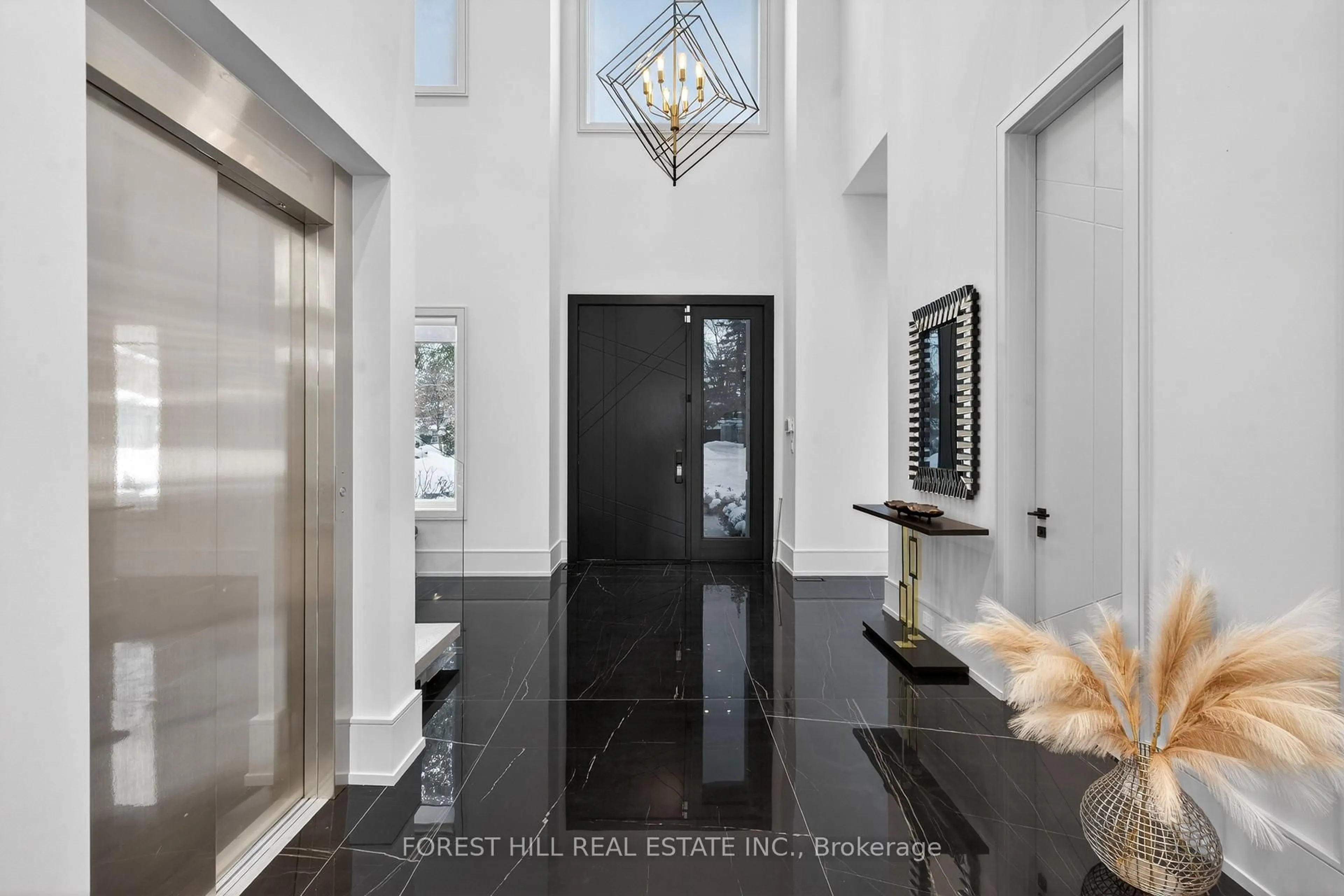 Indoor foyer for 8 Elspeth Pl, Markham Ontario L3T 1C4