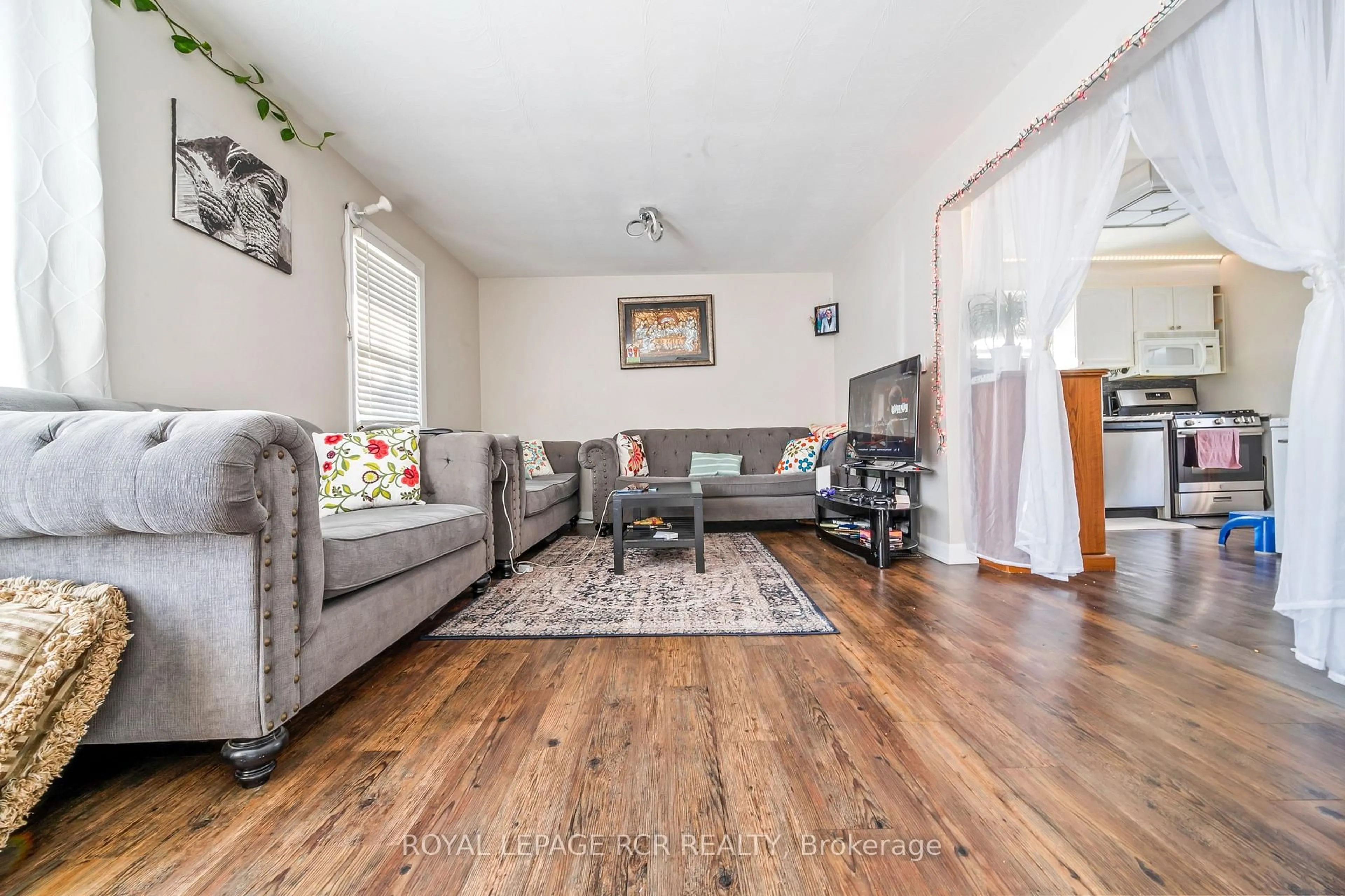 Living room with furniture, wood/laminate floor for 6 Sullivan Dr, New Tecumseth Ontario L0G 1W0