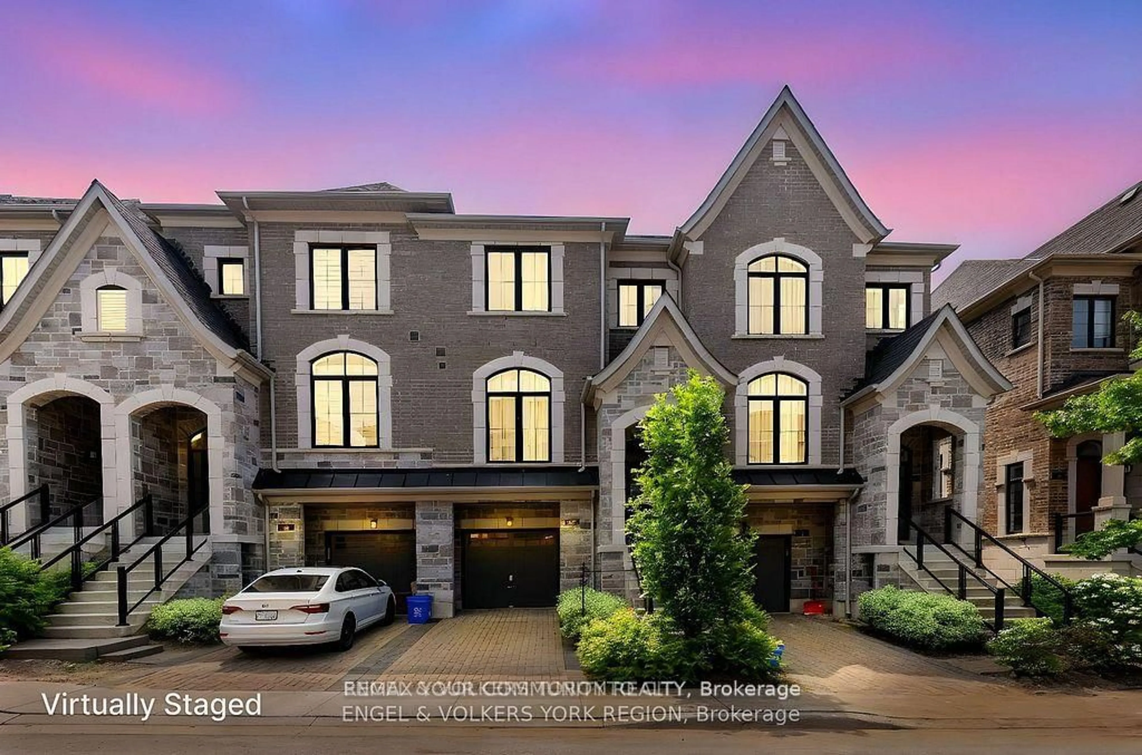 Home with brick exterior material, unknown for 29 Nardini Lane, Richmond Hill Ontario L4C 1C2