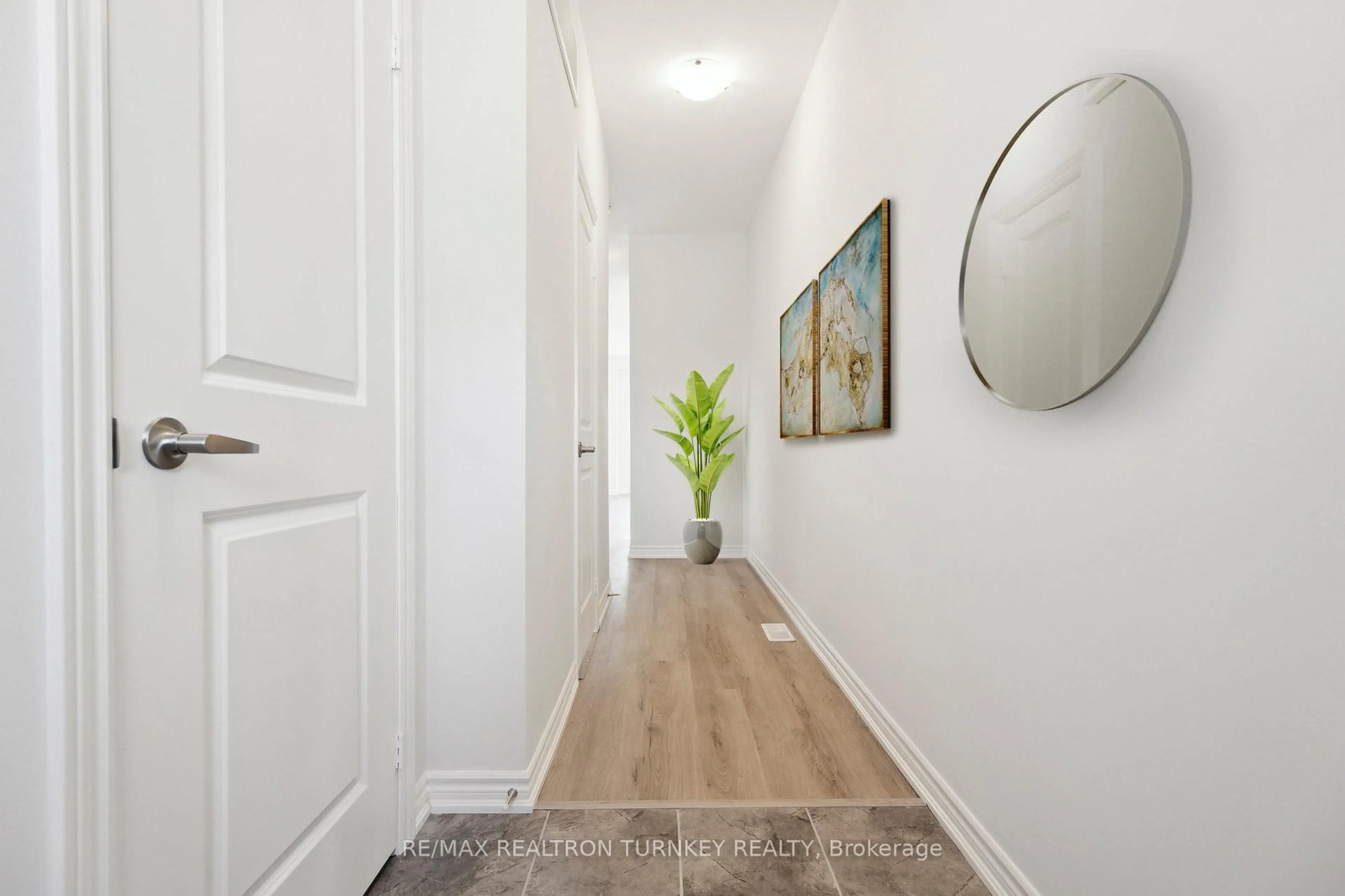 Indoor entryway for 15 Ravenscraig Pl, Innisfil Ontario L0L 1L0