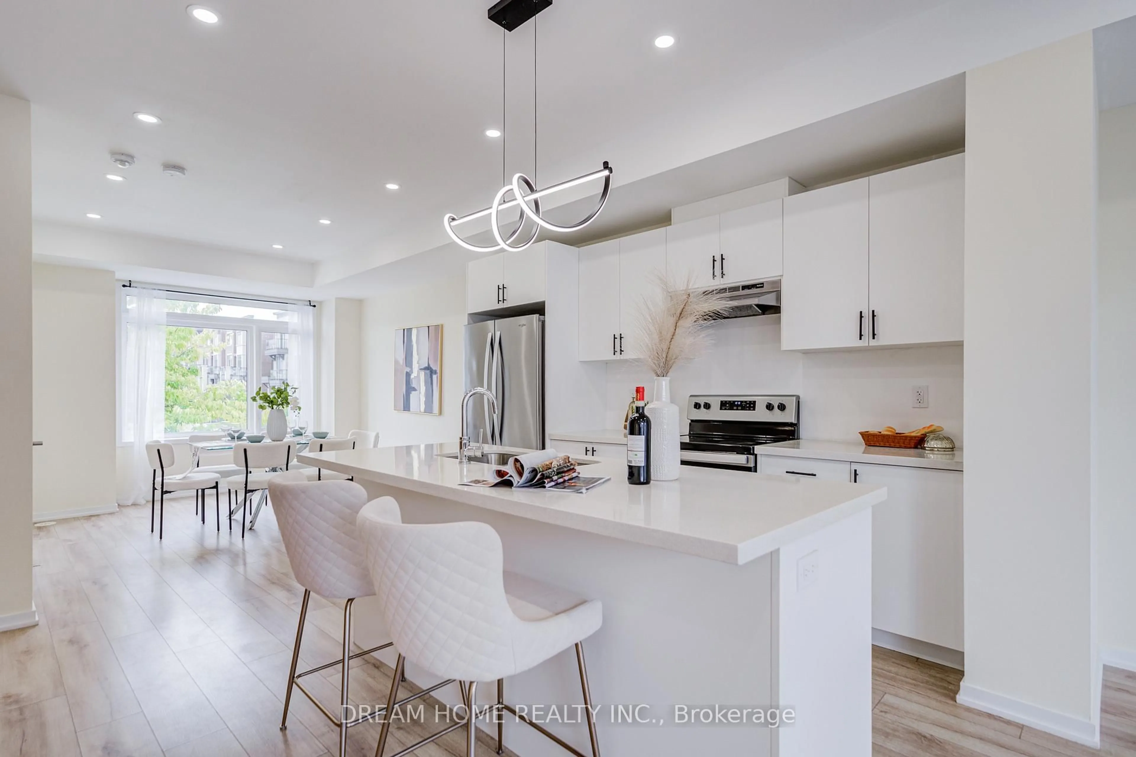 Open concept kitchen, ceramic/tile floor for 99 Crimson Forest Dr, Vaughan Ontario L6A 5C6