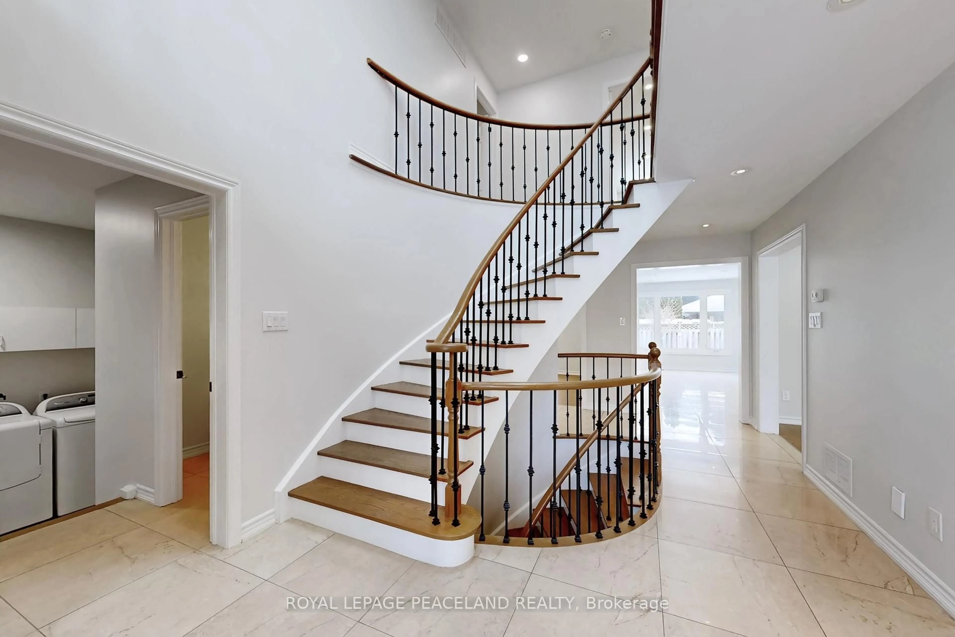 Stairs for 186 Marsi Rd, Richmond Hill Ontario L4C 5S8