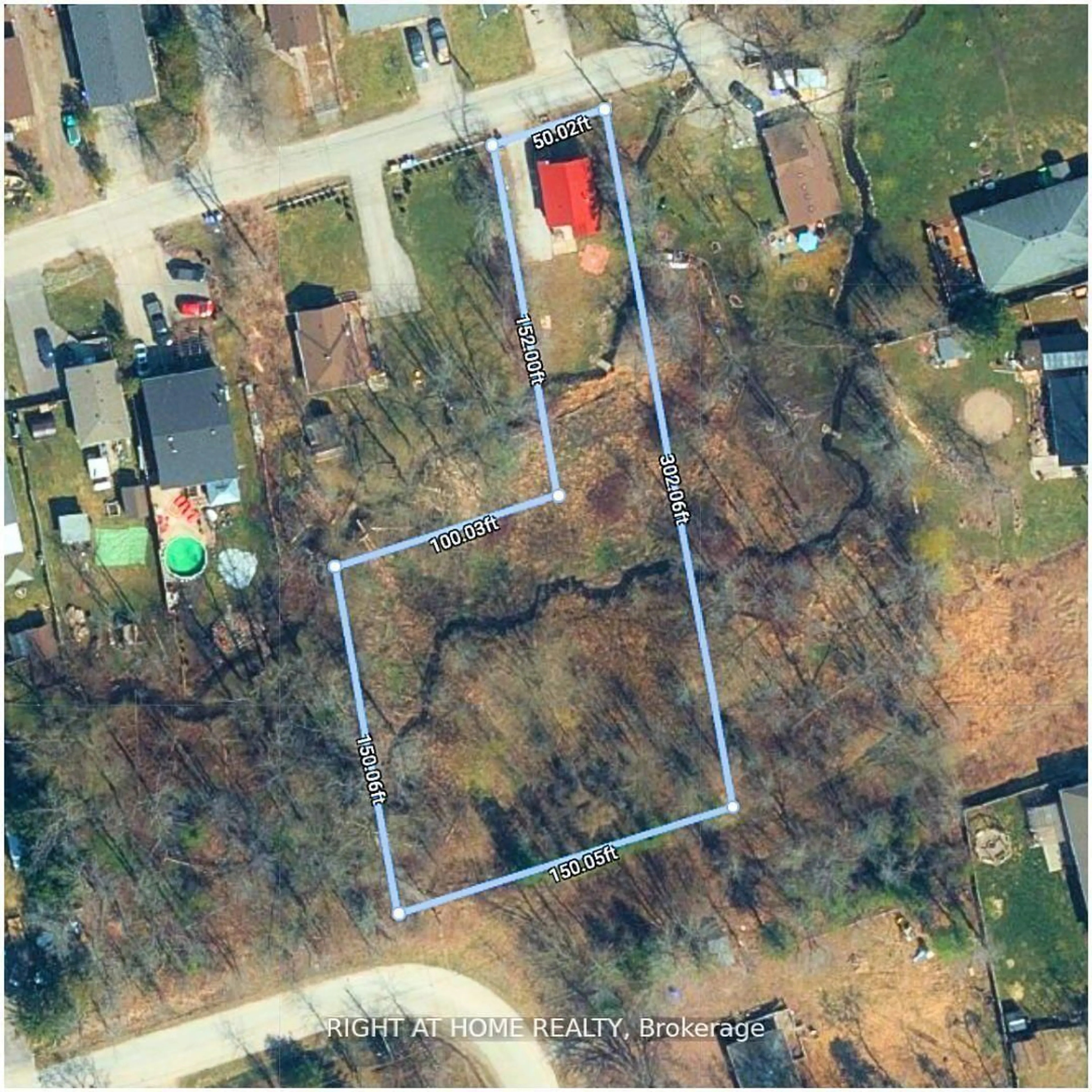 A pic from outside/outdoor area/front of a property/back of a property/a pic from drone, street for 685 Reid St, Innisfil Ontario L9S 2E9