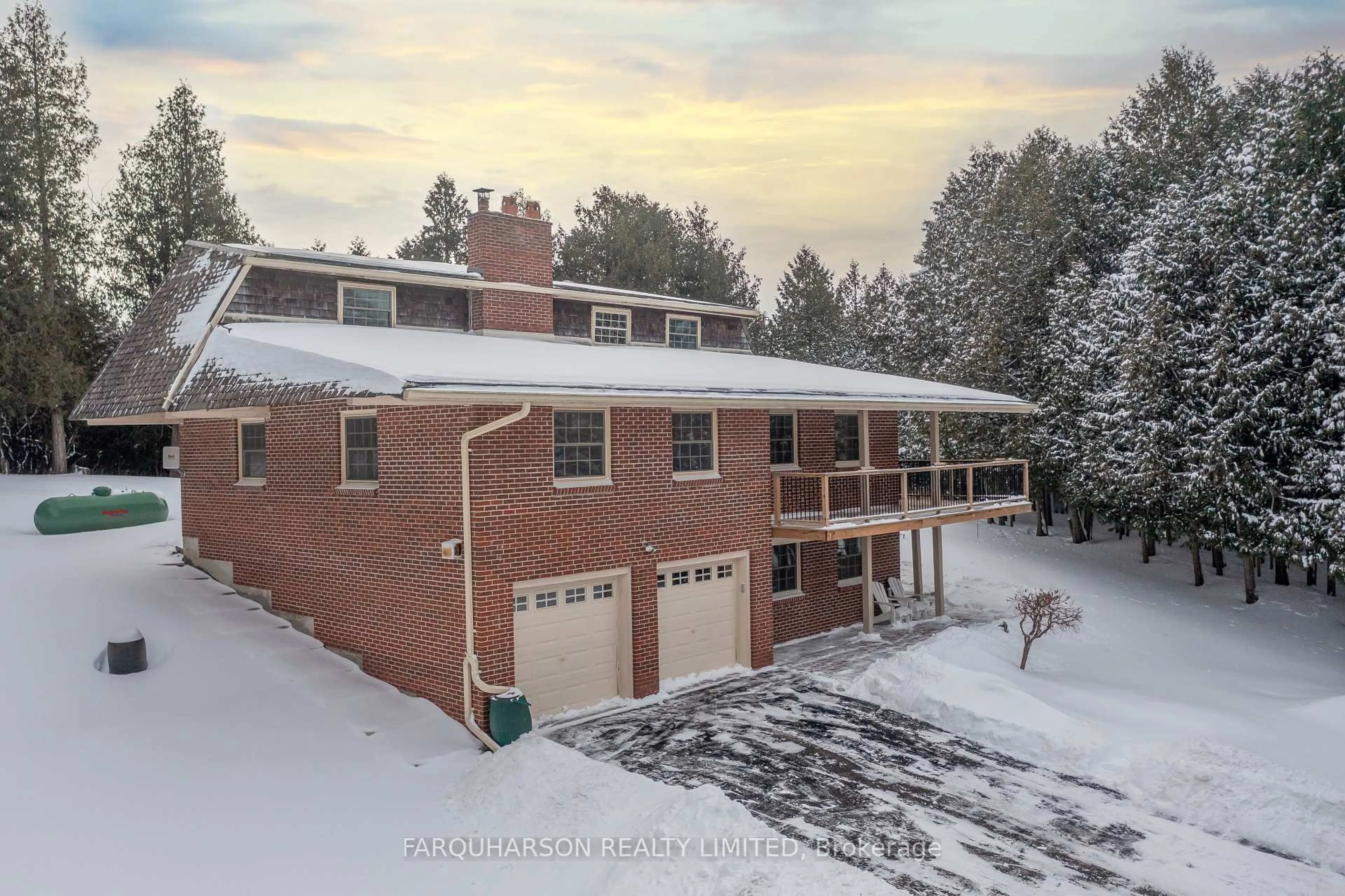 A pic from outside/outdoor area/front of a property/back of a property/a pic from drone, building for 14401 Warden Ave, Whitchurch-Stouffville Ontario L4A 3T7