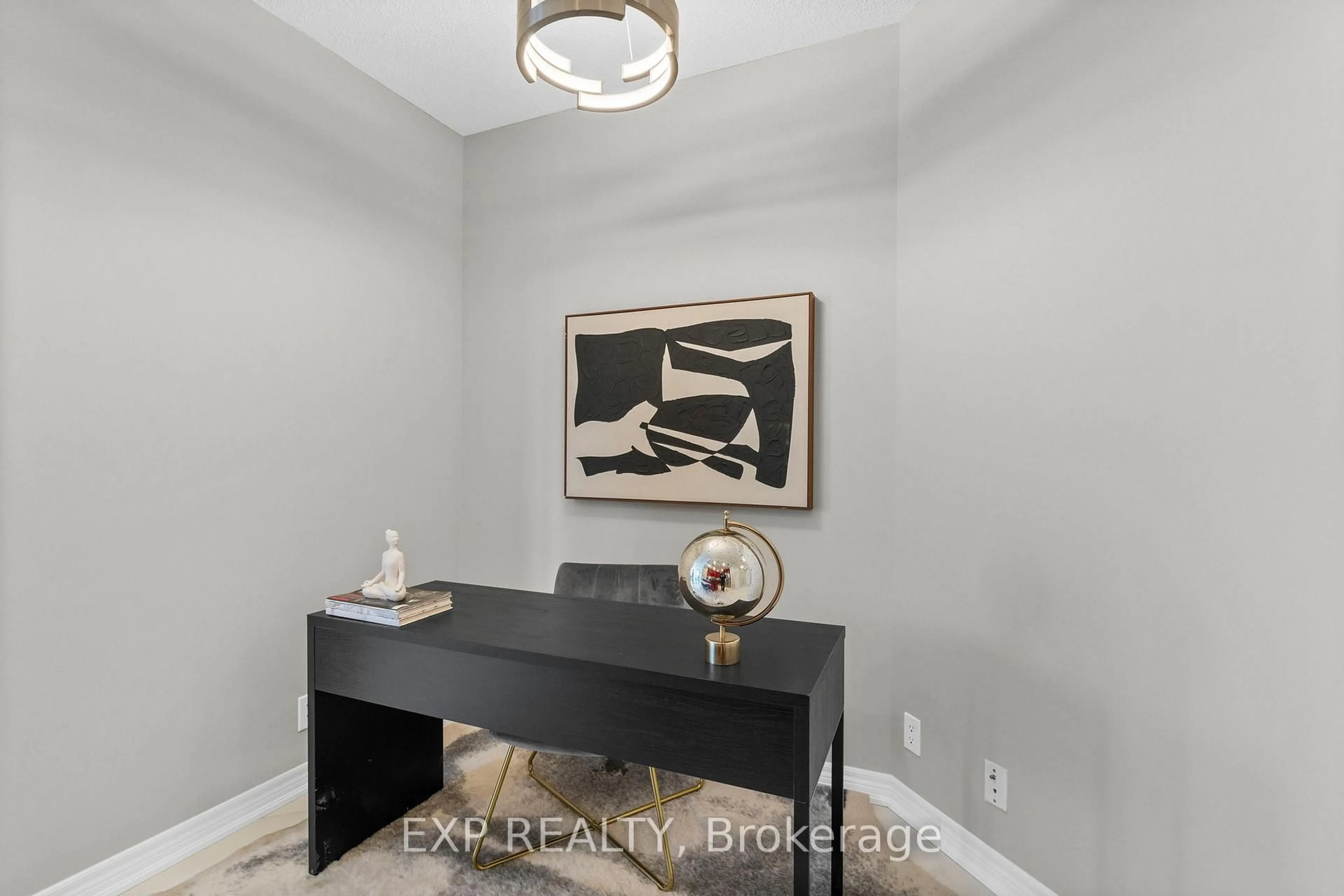 Indoor entryway for 33 Cox Blvd #928, Markham Ontario L3R 8A6