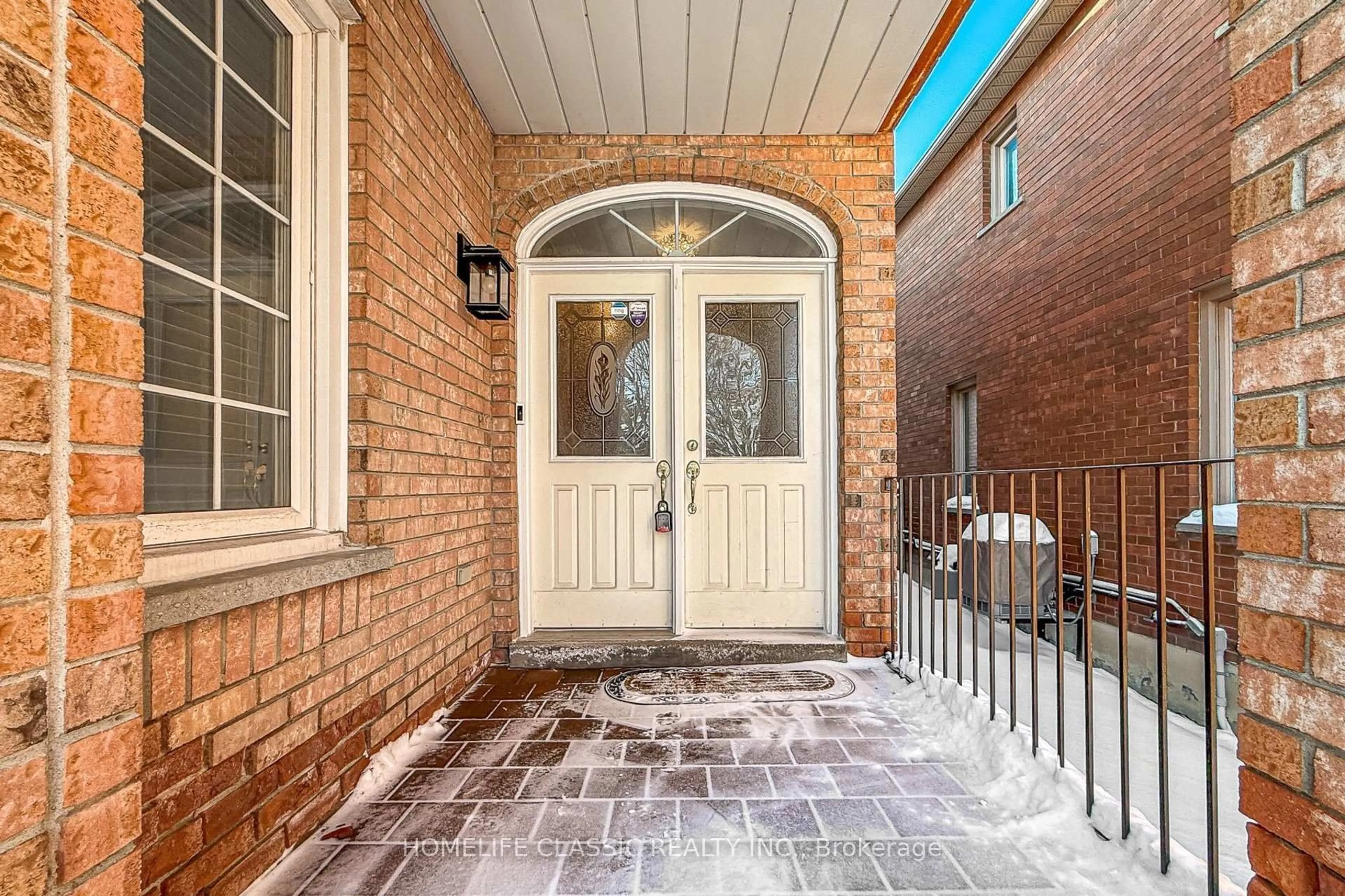 Indoor entryway for 50 Oakhurst Dr, Vaughan Ontario L4J 7V3