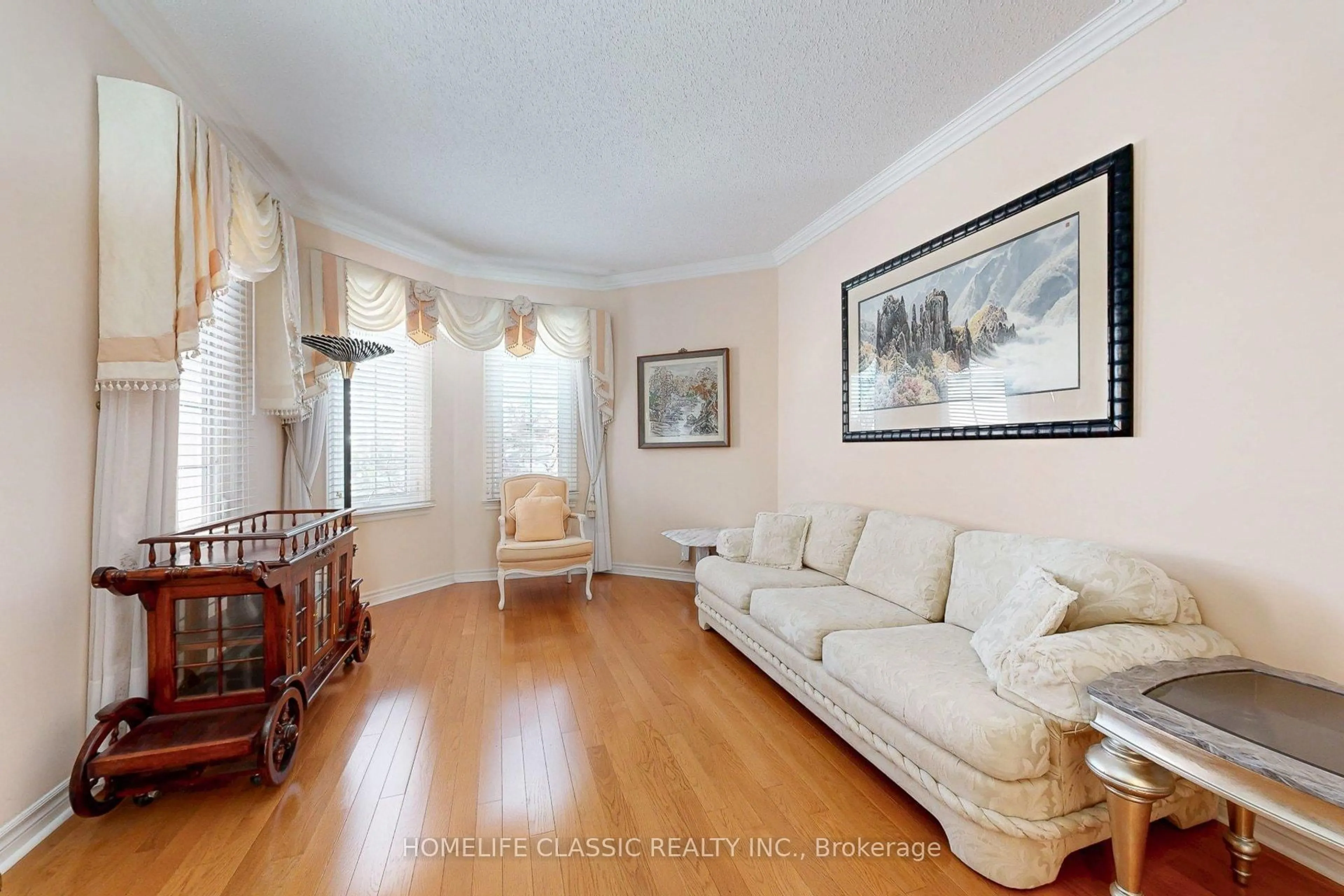 Living room with furniture, unknown for 50 Oakhurst Dr, Vaughan Ontario L4J 7V3