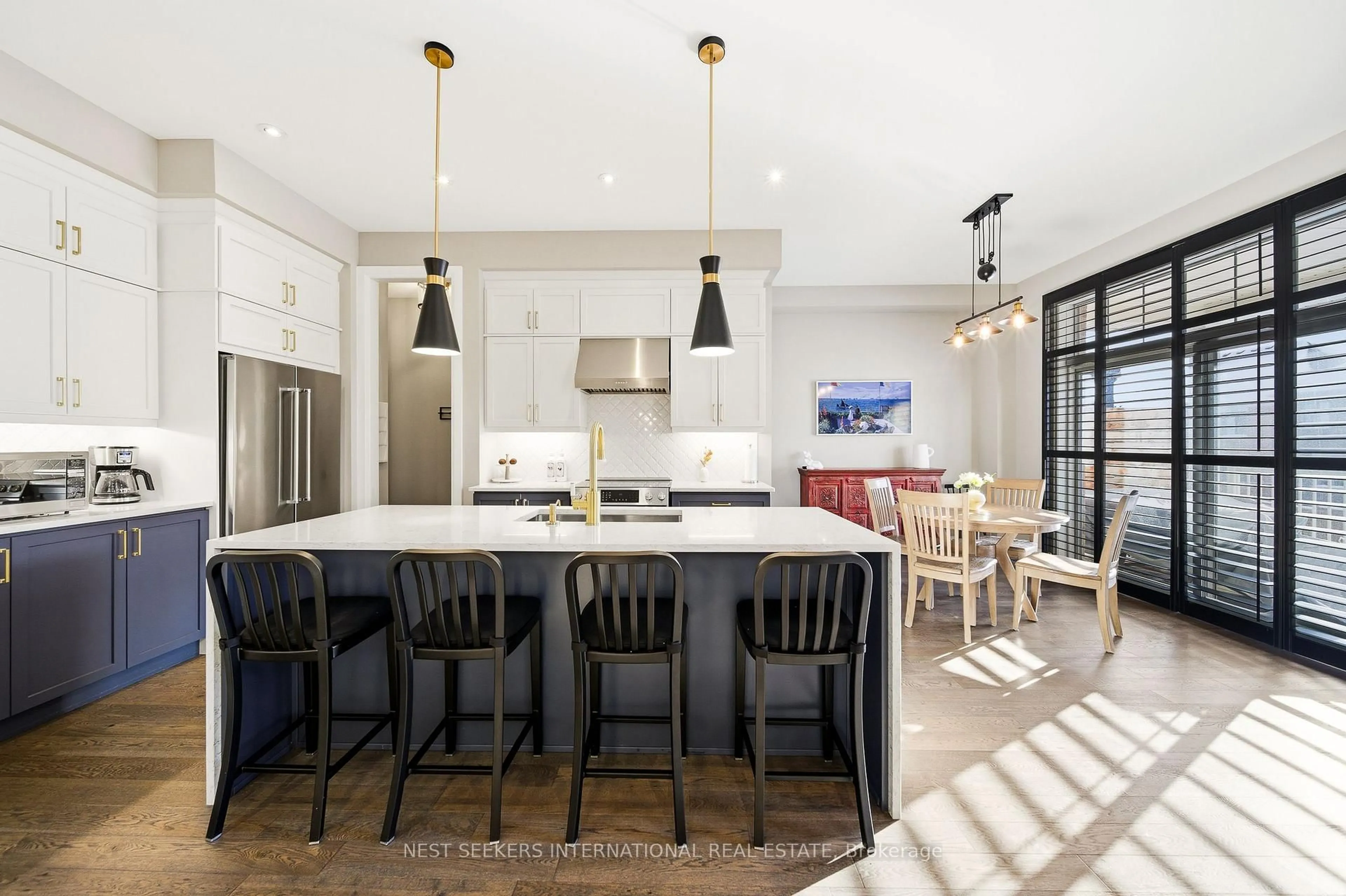 Open concept kitchen, ceramic/tile floor for 22 Ten Pines Rd, Vaughan Ontario L4H 5B3