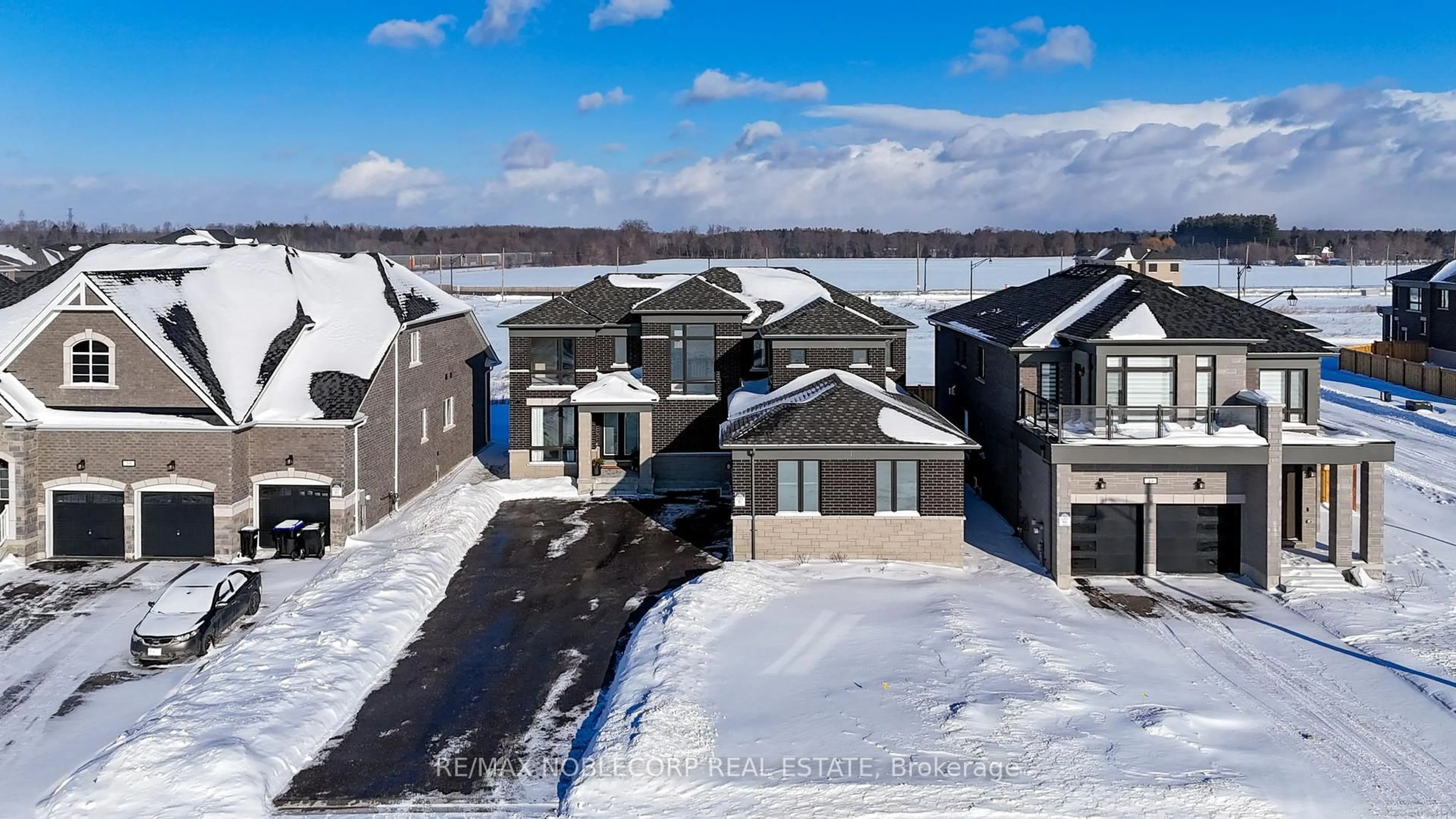 A pic from outside/outdoor area/front of a property/back of a property/a pic from drone, street for 36 Felhazi Tr, Essa Ontario L3W 0A4