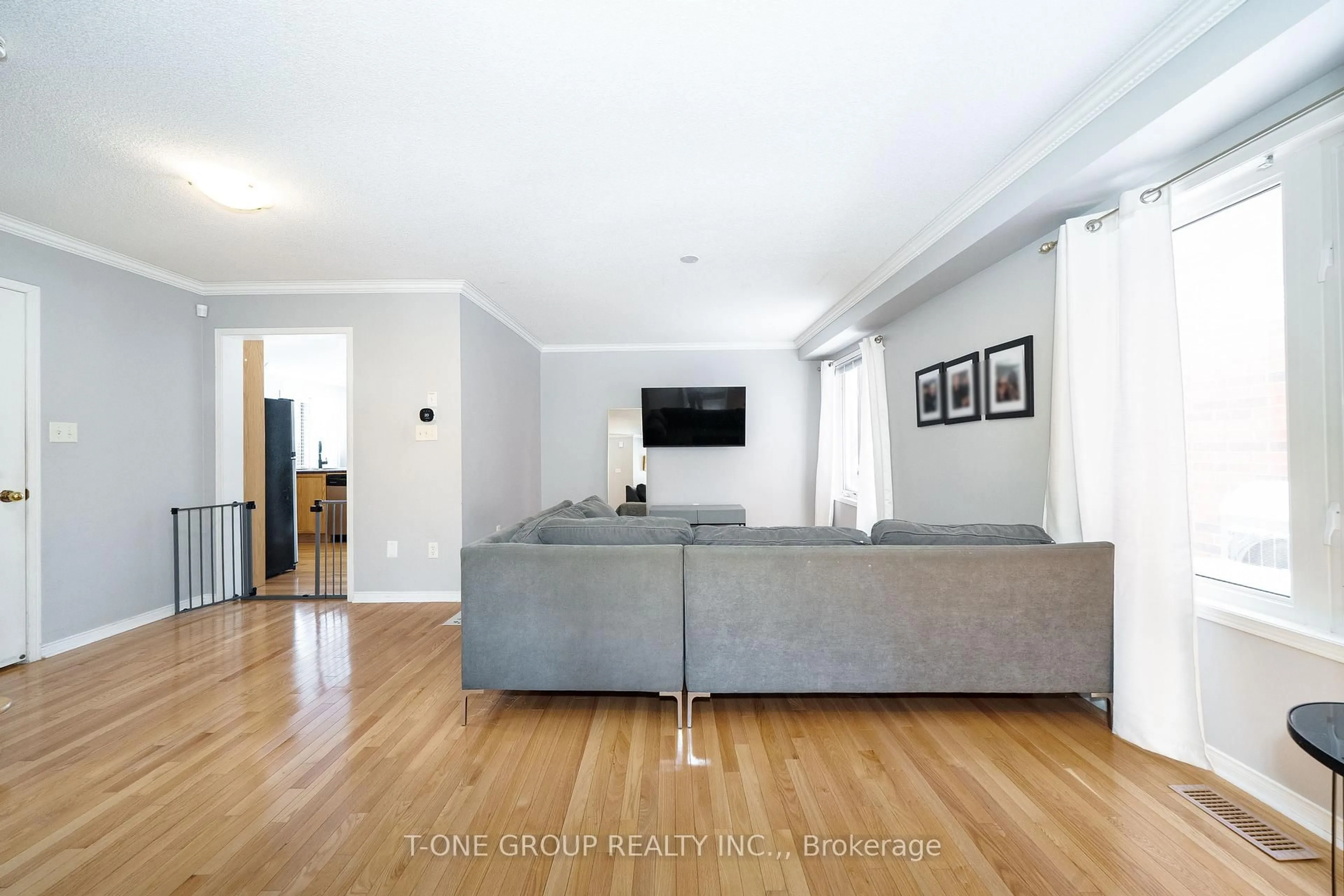 Living room with furniture, unknown for 156 Mavrinac Blvd, Aurora Ontario L4G 0G6