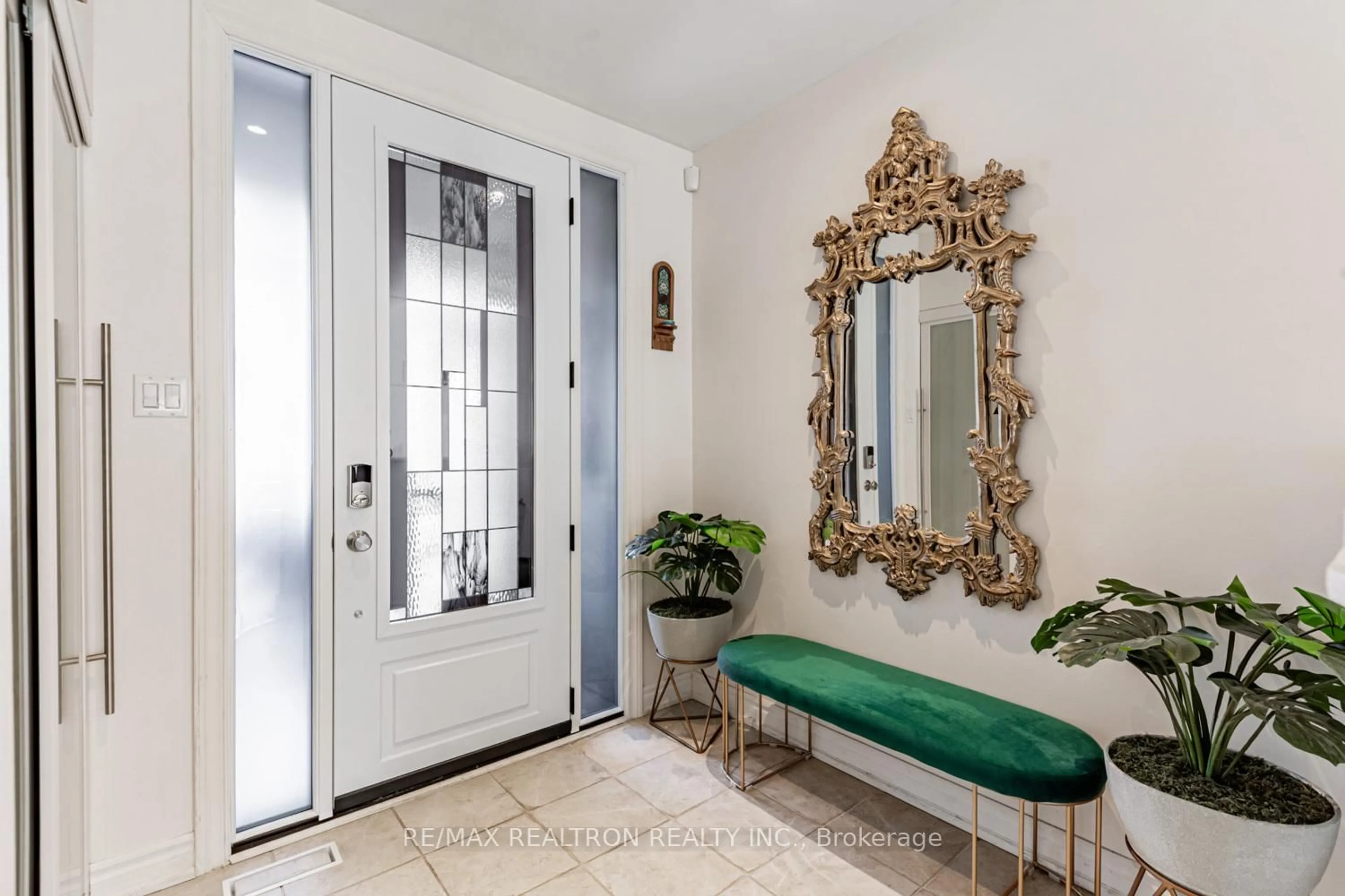 Indoor entryway for 109 Rose Branch Dr, Richmond Hill Ontario L4S 1J5