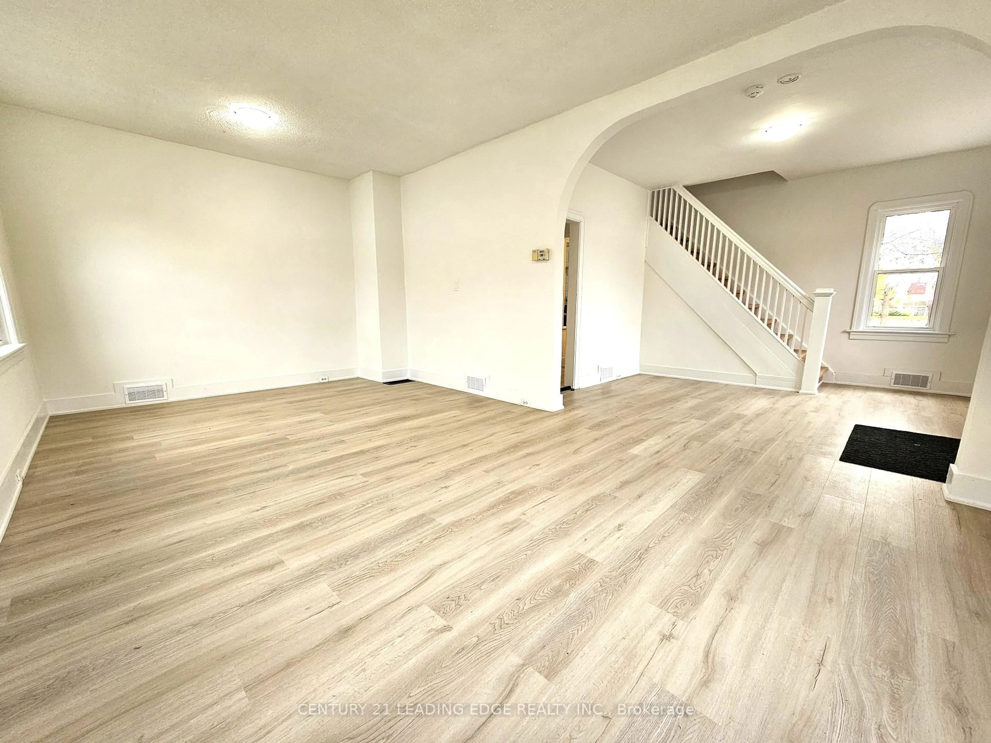 A pic of a room for 399 The Queensway South, Georgina Ontario L4P 2C6