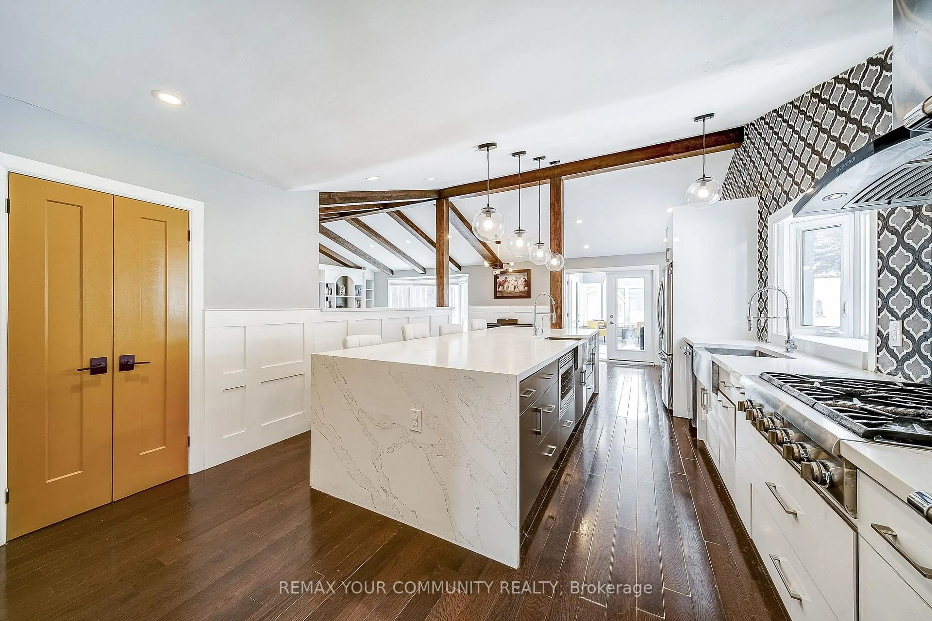 Open concept kitchen, unknown for 3433 Mount Albert Rd, East Gwillimbury Ontario L0G 1V0