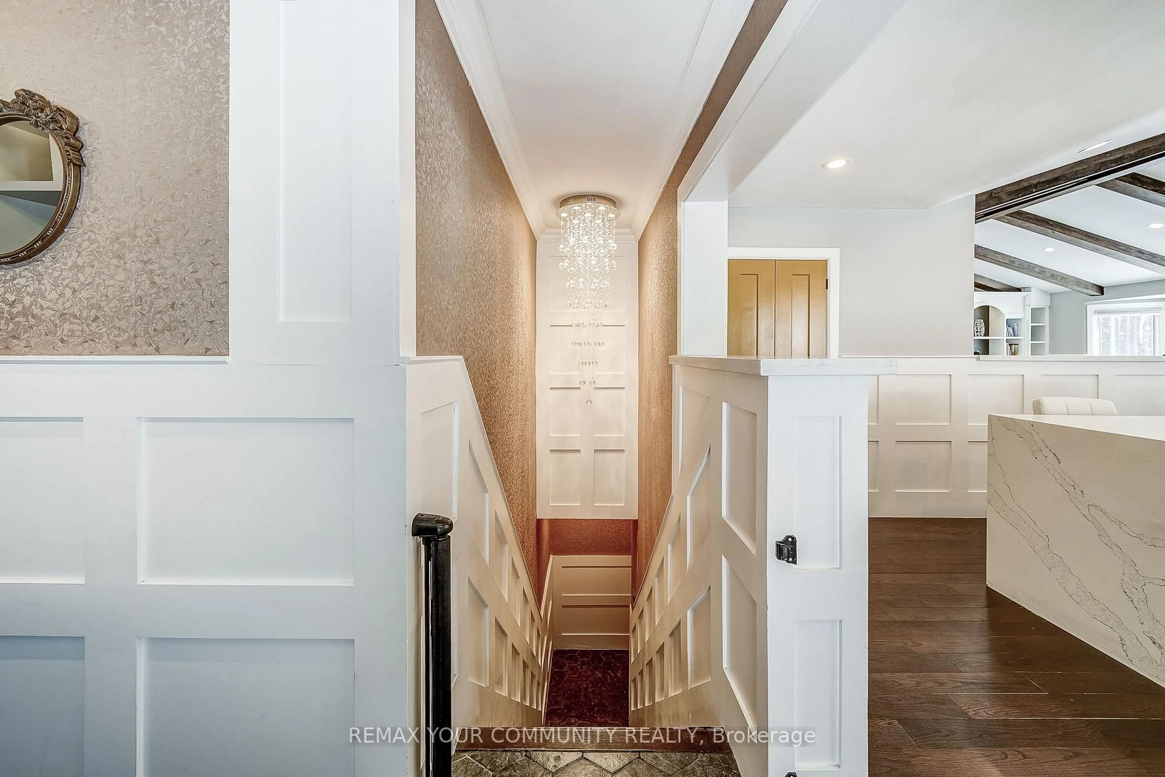 Indoor entryway for 3433 Mount Albert Rd, East Gwillimbury Ontario L0G 1V0