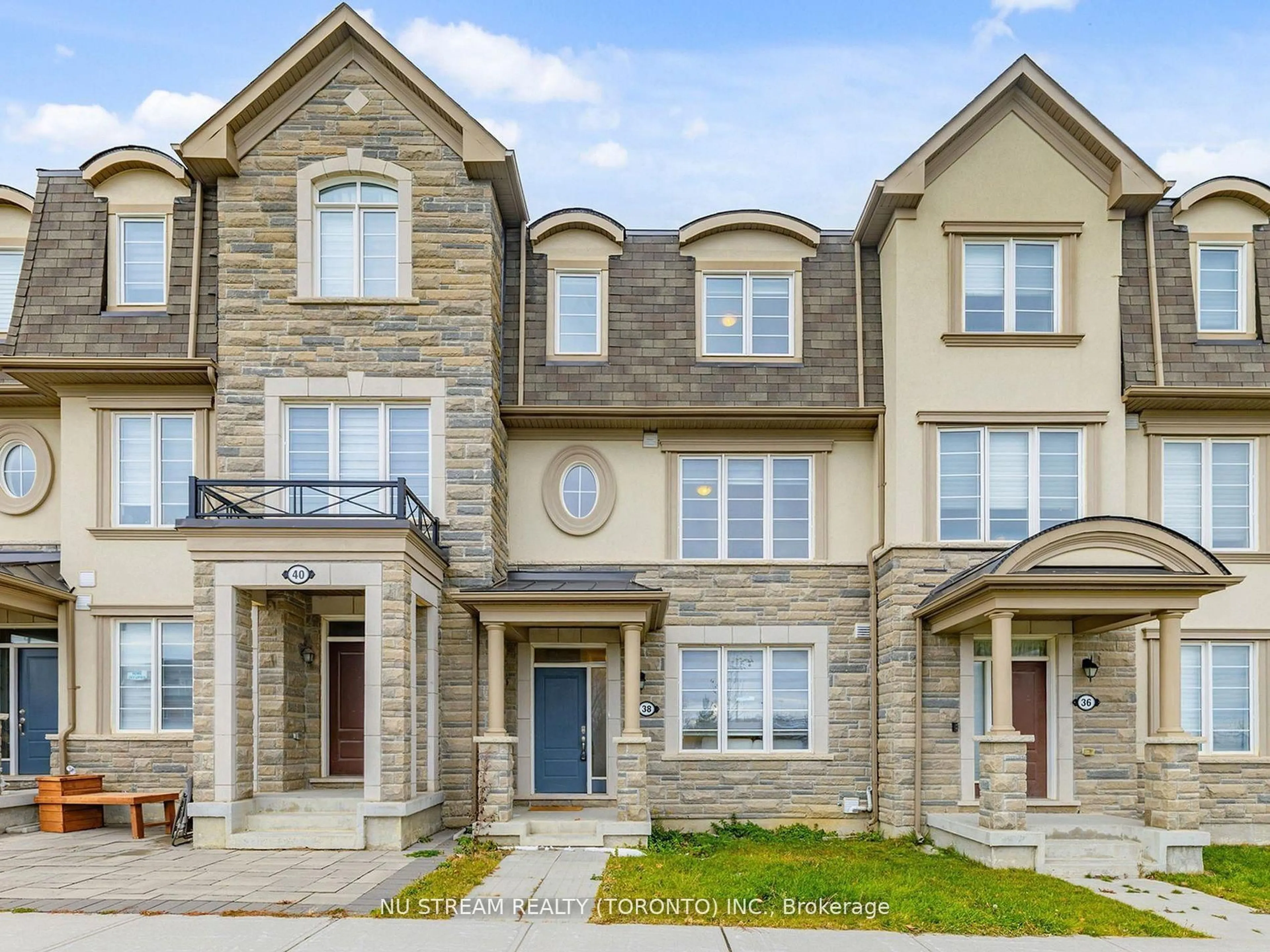 Home with brick exterior material, street for 38 WILLIAM F.BELL Pkwy, Richmond Hill Ontario L4S 0K1