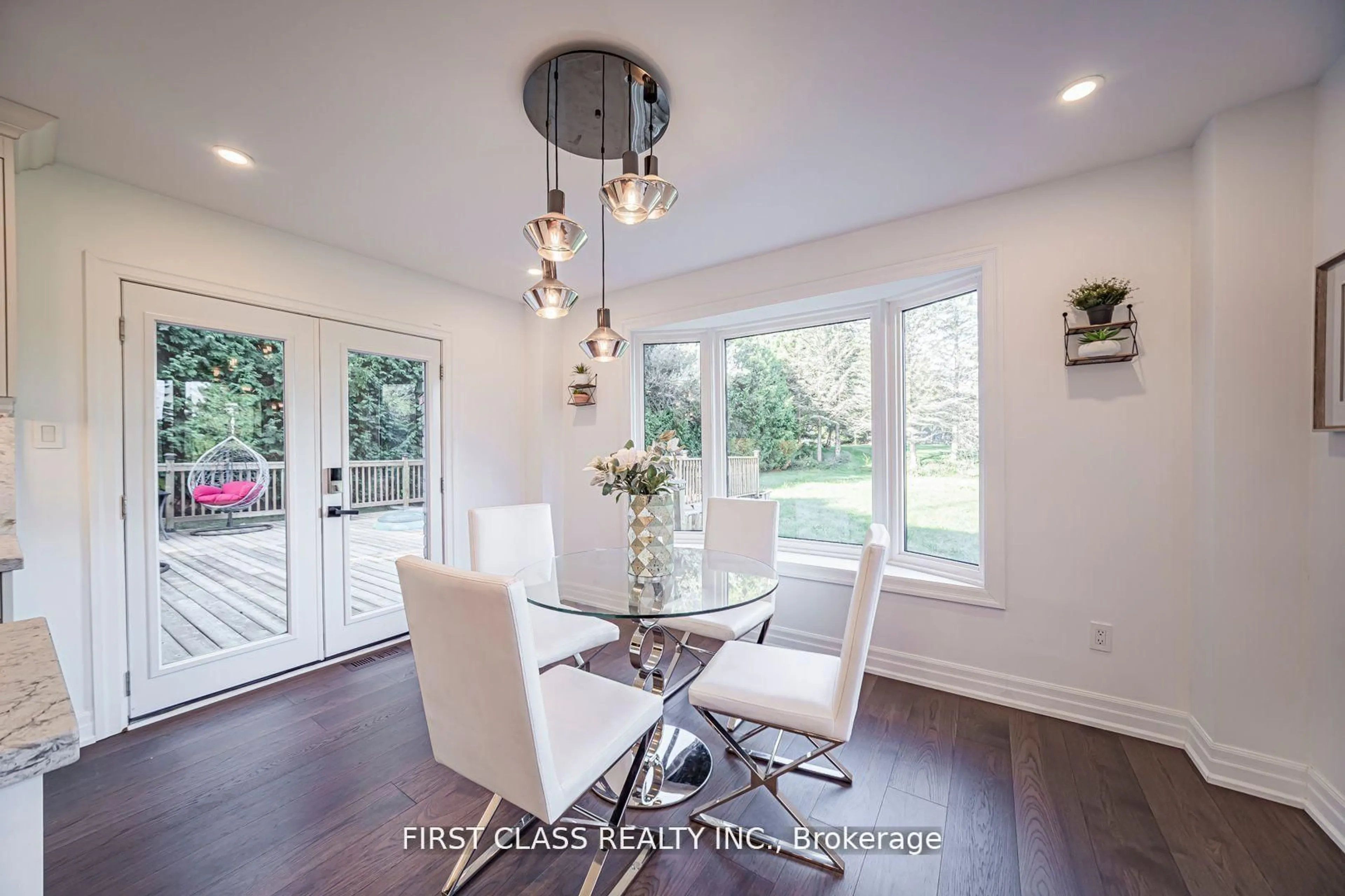 Dining room, wood/laminate floor for 1148 Kingdale Rd, Newmarket Ontario L3Y 4W1