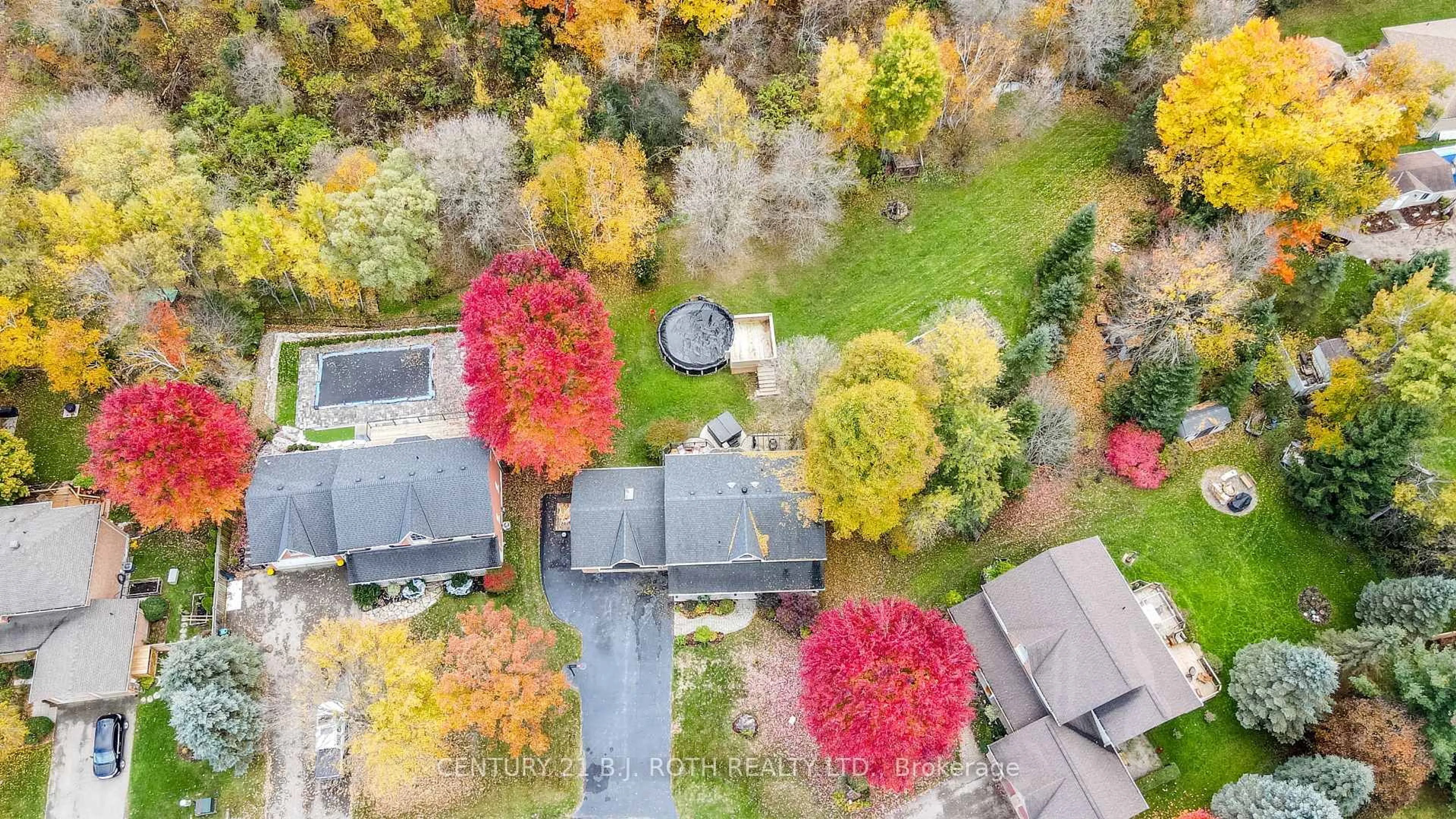A pic from outside/outdoor area/front of a property/back of a property/a pic from drone, street for 10 BRIAN Cres, Adjala-Tosorontio Ontario L0M 1J0