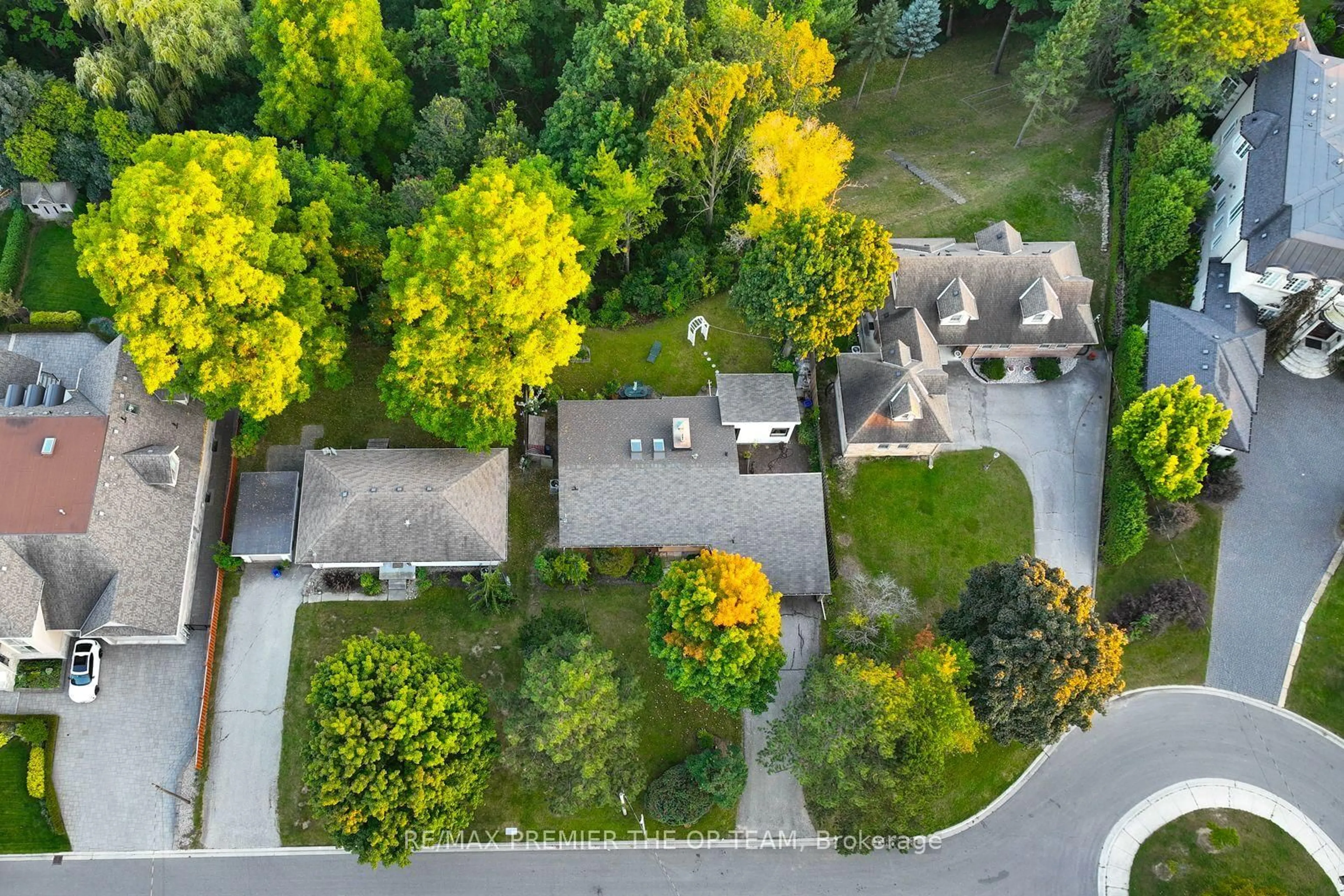 A pic from outside/outdoor area/front of a property/back of a property/a pic from drone, street for 175 Davidson Dr, Vaughan Ontario L4L 1M2