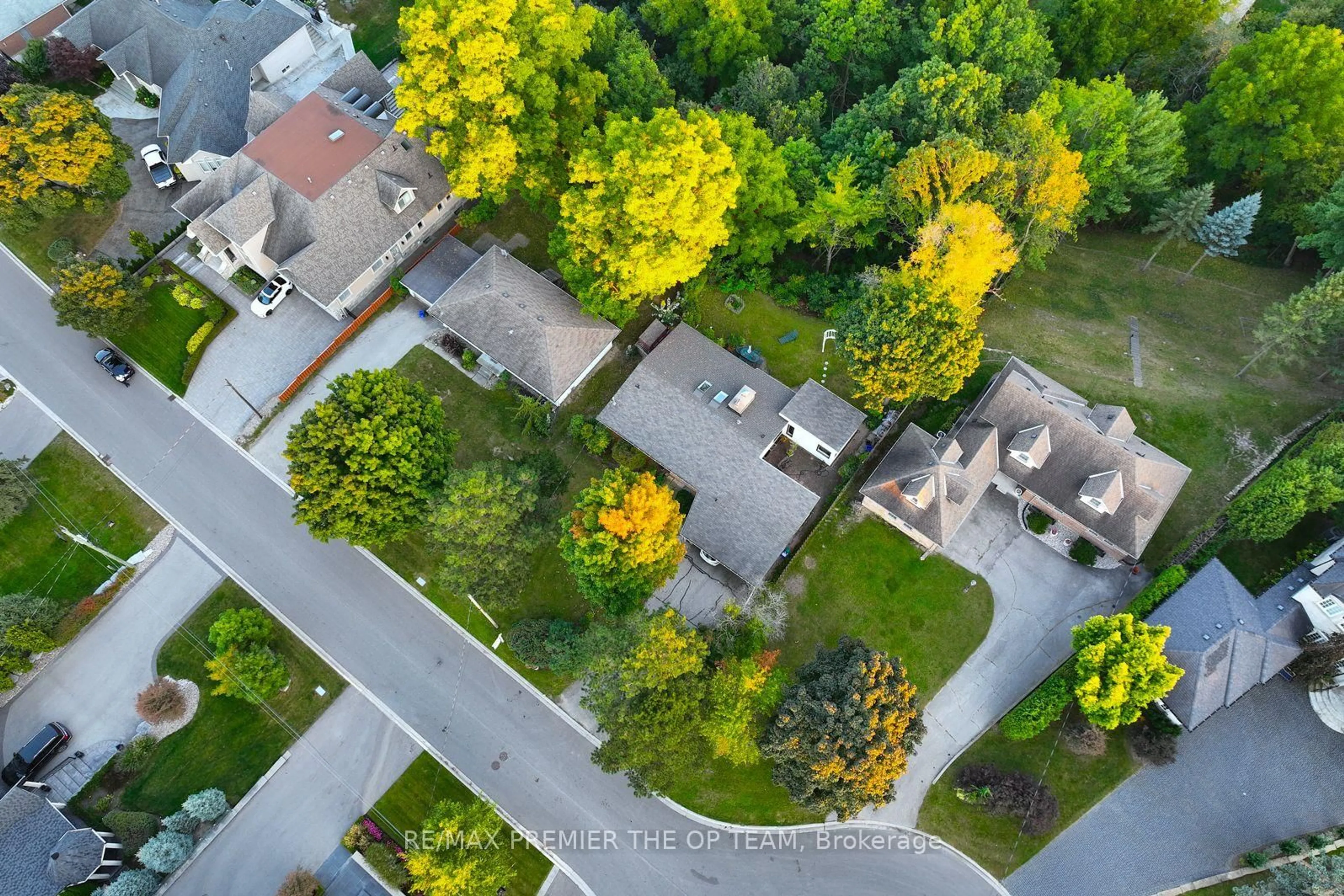A pic from outside/outdoor area/front of a property/back of a property/a pic from drone, street for 175 Davidson Dr, Vaughan Ontario L4L 1M2