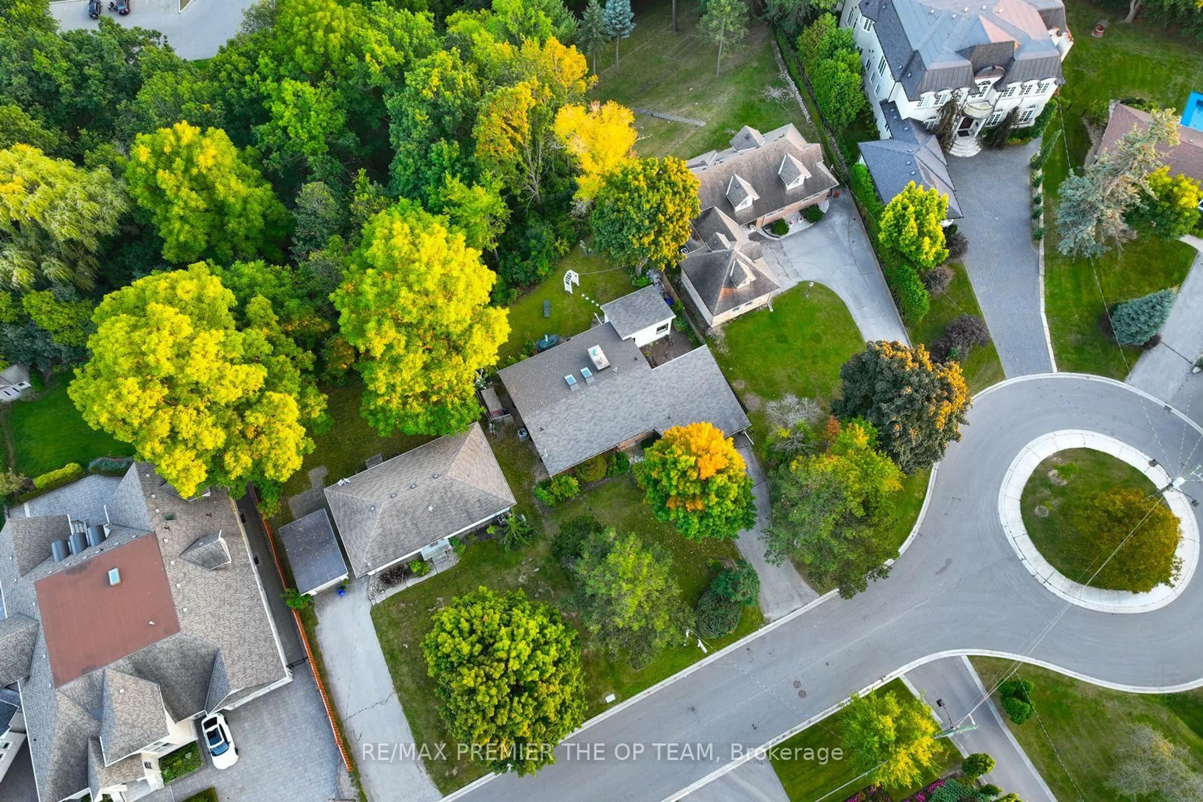 A pic from outside/outdoor area/front of a property/back of a property/a pic from drone, street for 175 Davidson Dr, Vaughan Ontario L4L 1M2