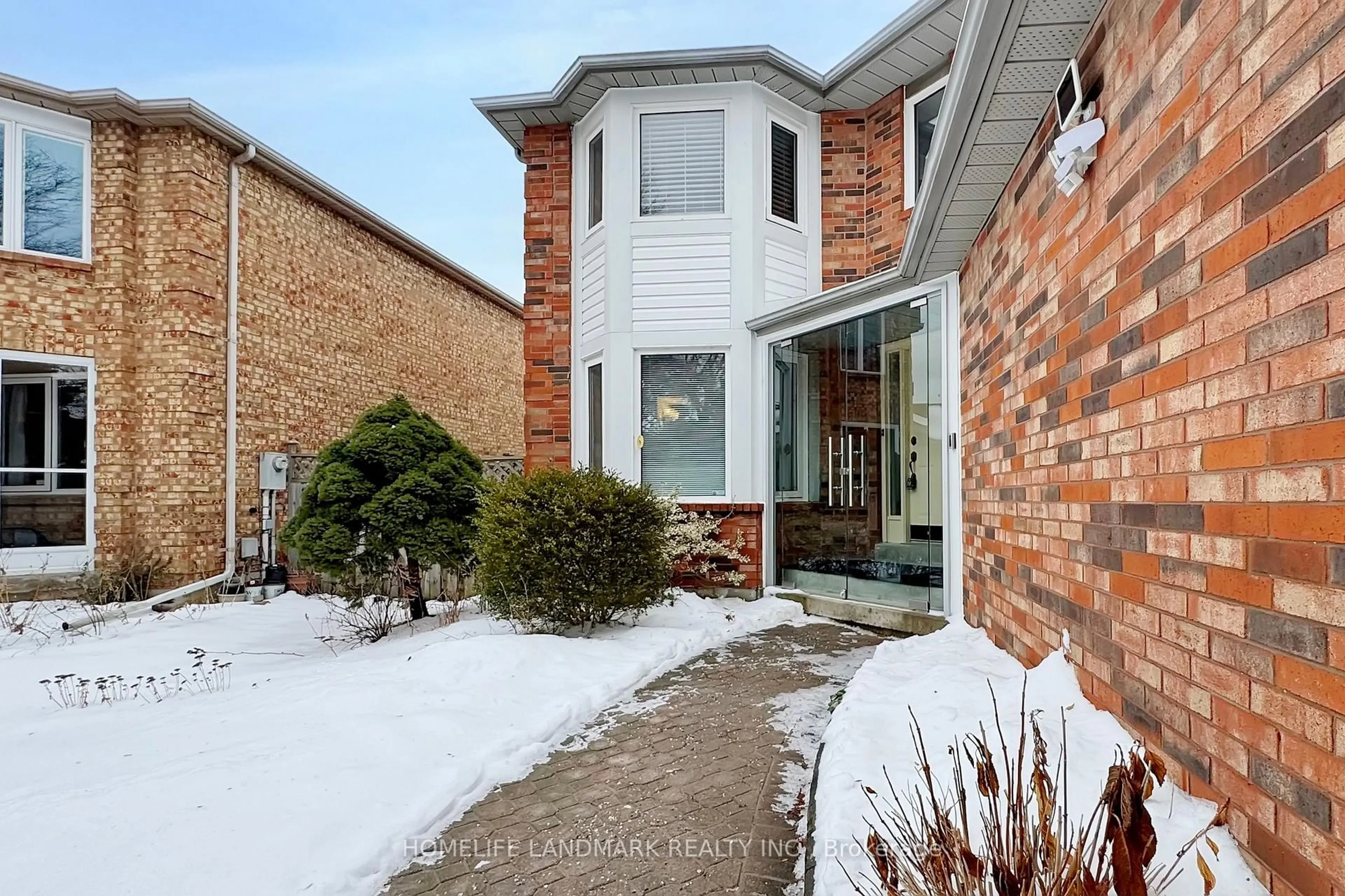 Home with brick exterior material, street for 7 Lancashire Rd, Markham Ontario L3R 8K9