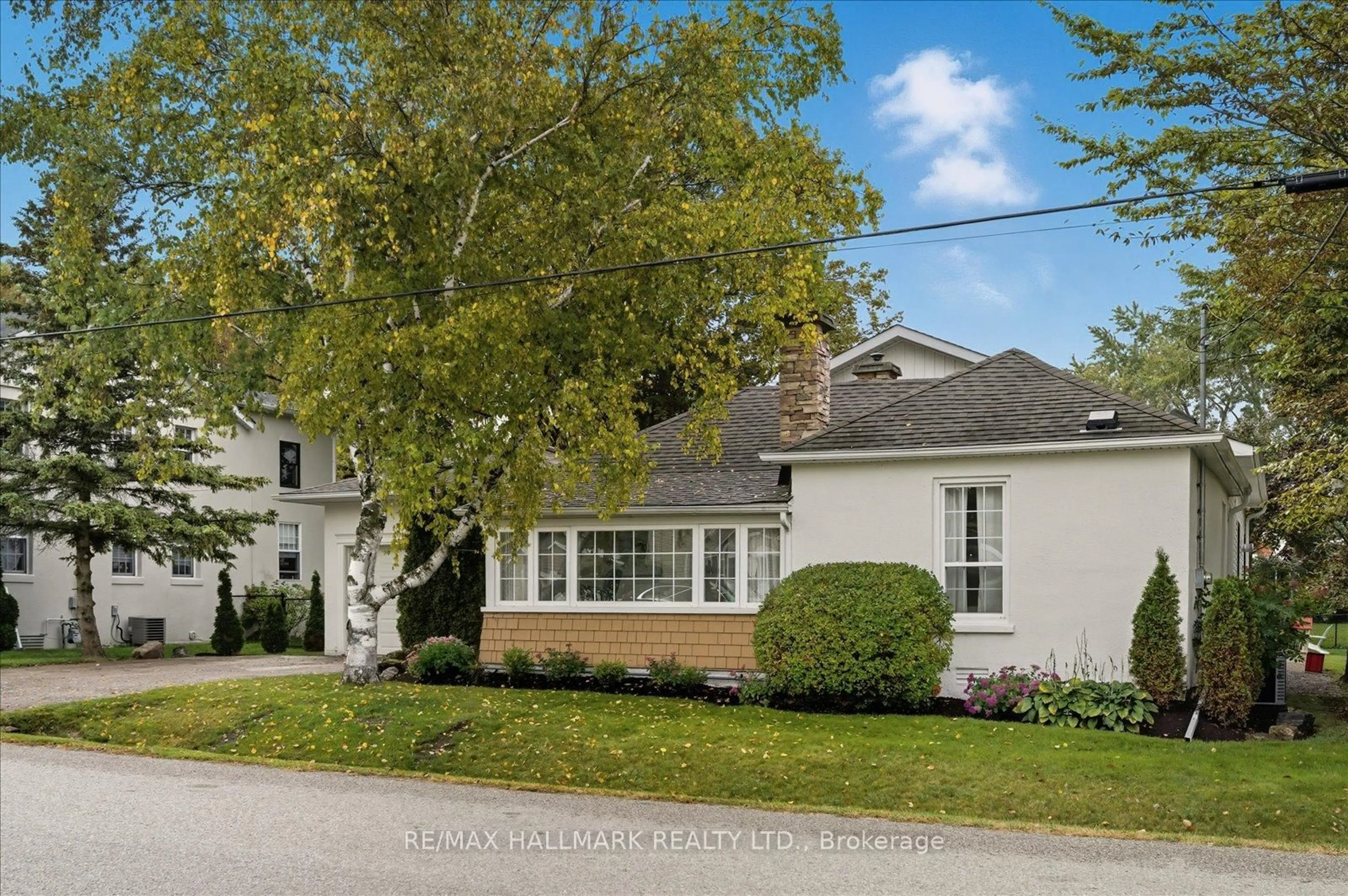 Home with brick exterior material, street for 17 Mill St, East Gwillimbury Ontario L0G 1M0