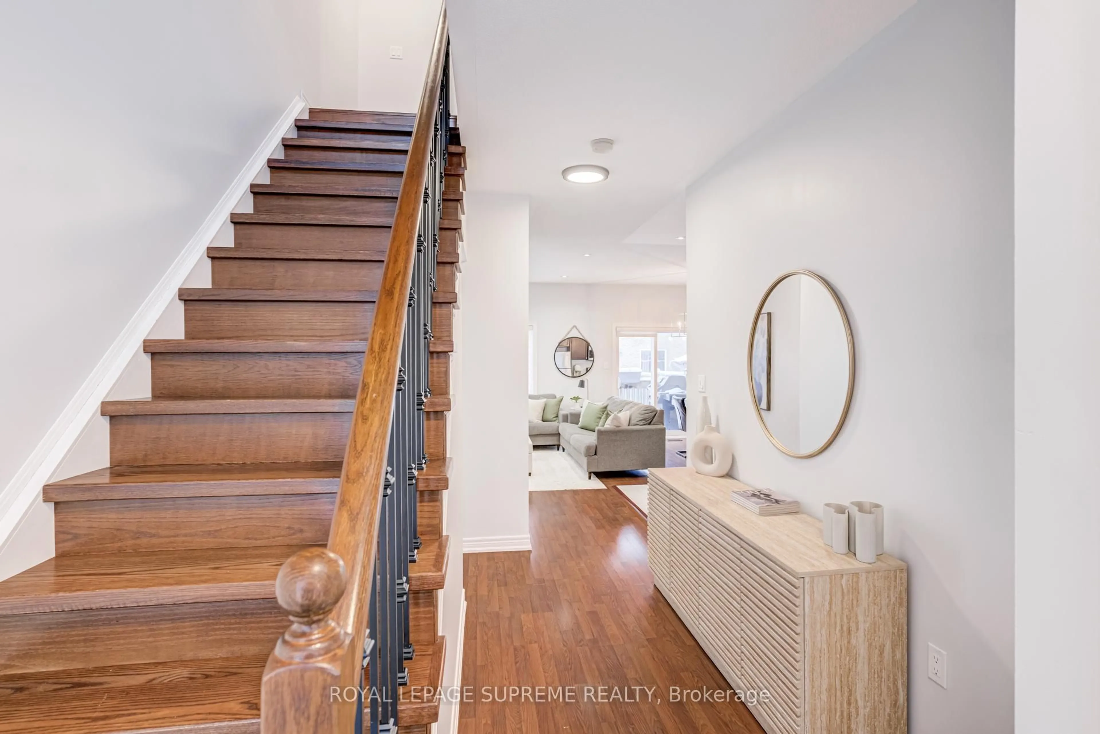 Indoor entryway for 71 Luisa St, Bradford West Gwillimbury Ontario L3Z 0P1