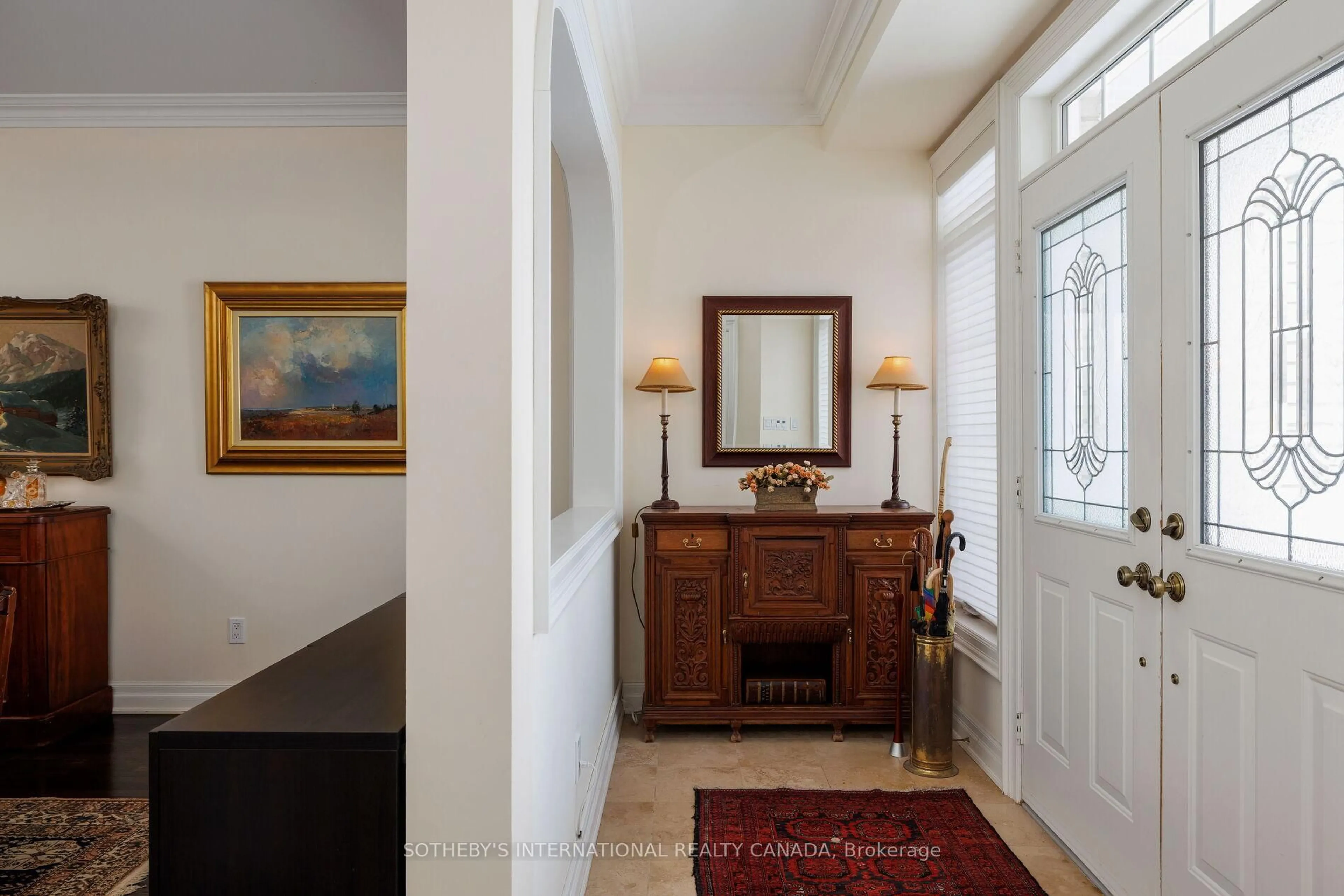 Indoor foyer for 463 Crossing Bridge Pl, Aurora Ontario L4G 7N1