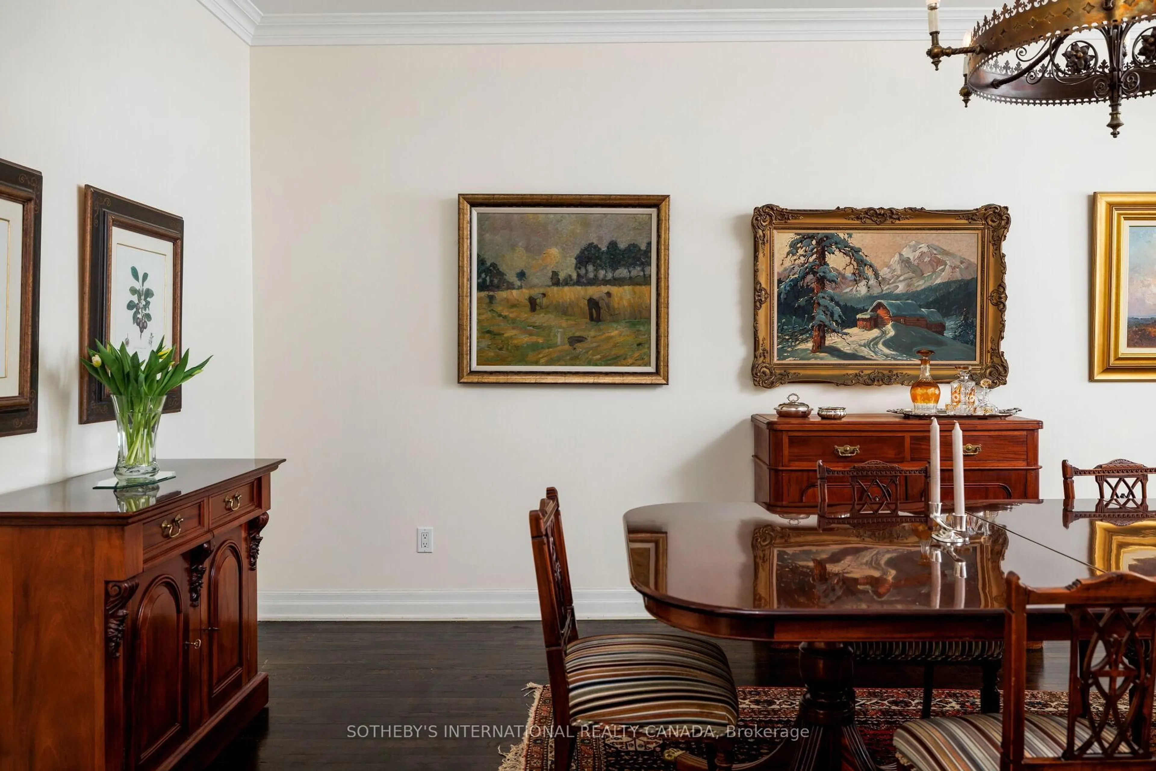 Dining room, wood/laminate floor for 463 Crossing Bridge Pl, Aurora Ontario L4G 7N1