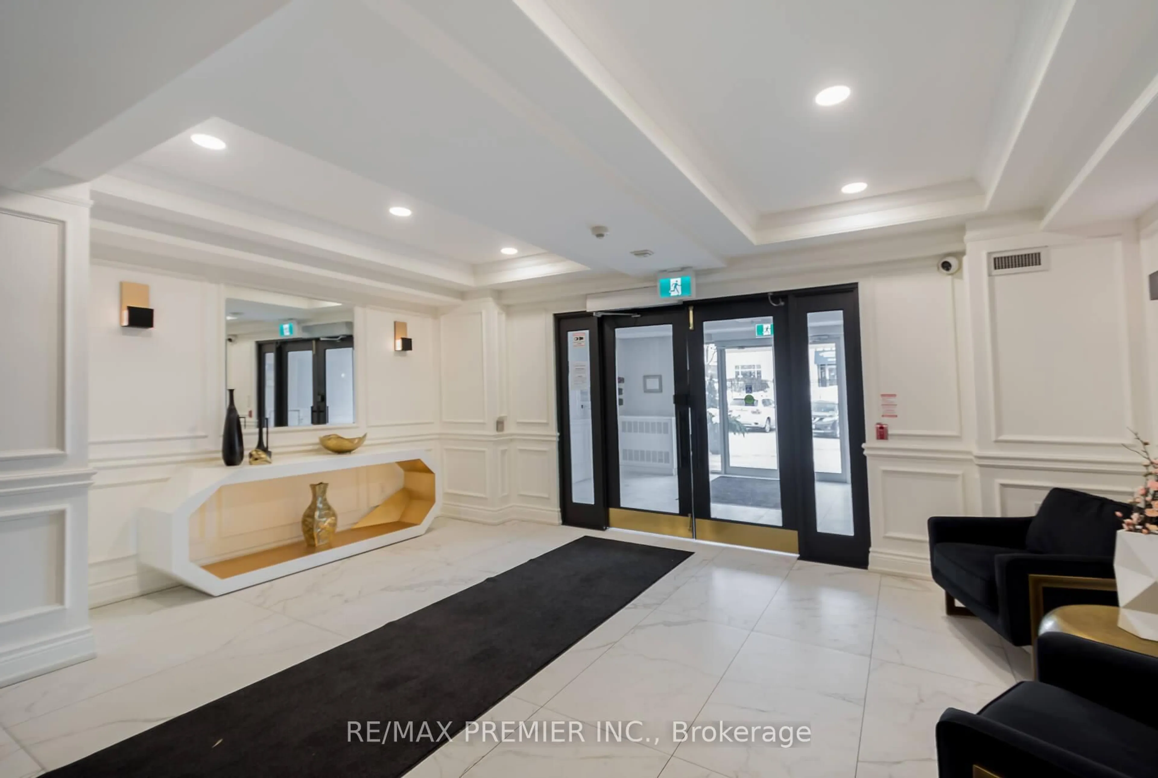 Indoor foyer for 4620 Highway 7 #206, Vaughan Ontario L4L 0B3