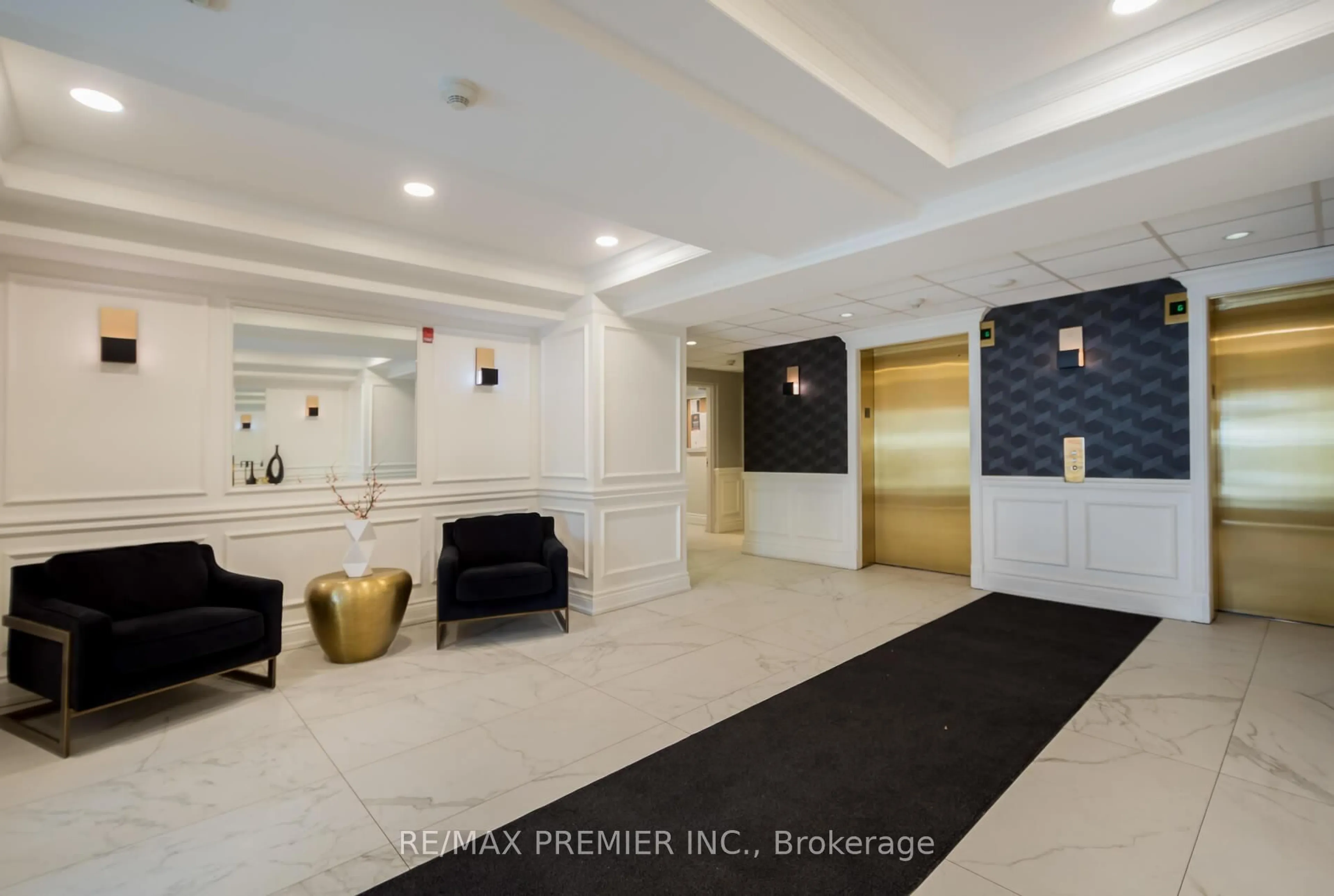 Indoor foyer for 4620 Highway 7 #206, Vaughan Ontario L4L 0B3