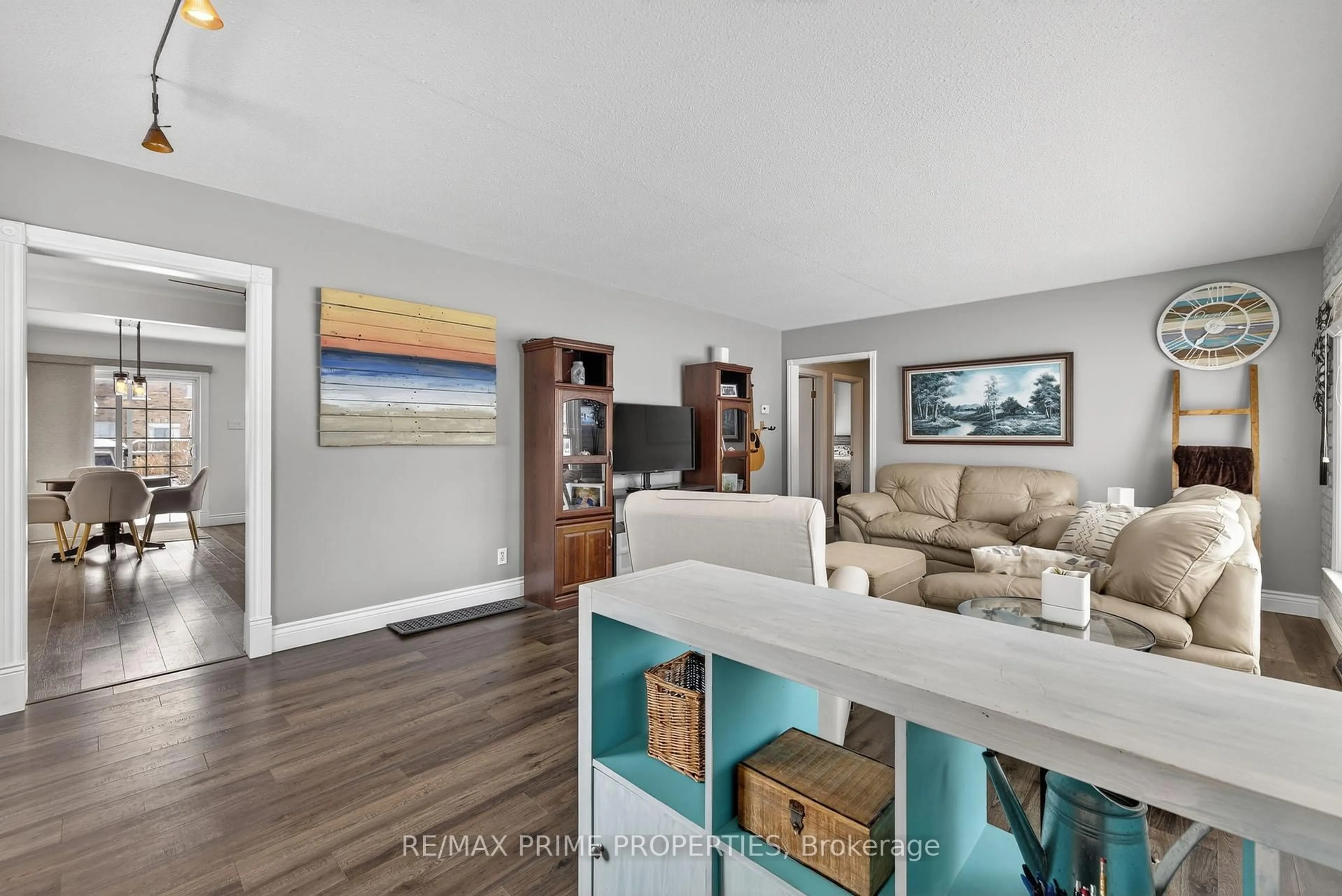 Open concept kitchen, unknown for 18979 Centre St, East Gwillimbury Ontario L0G 1M0