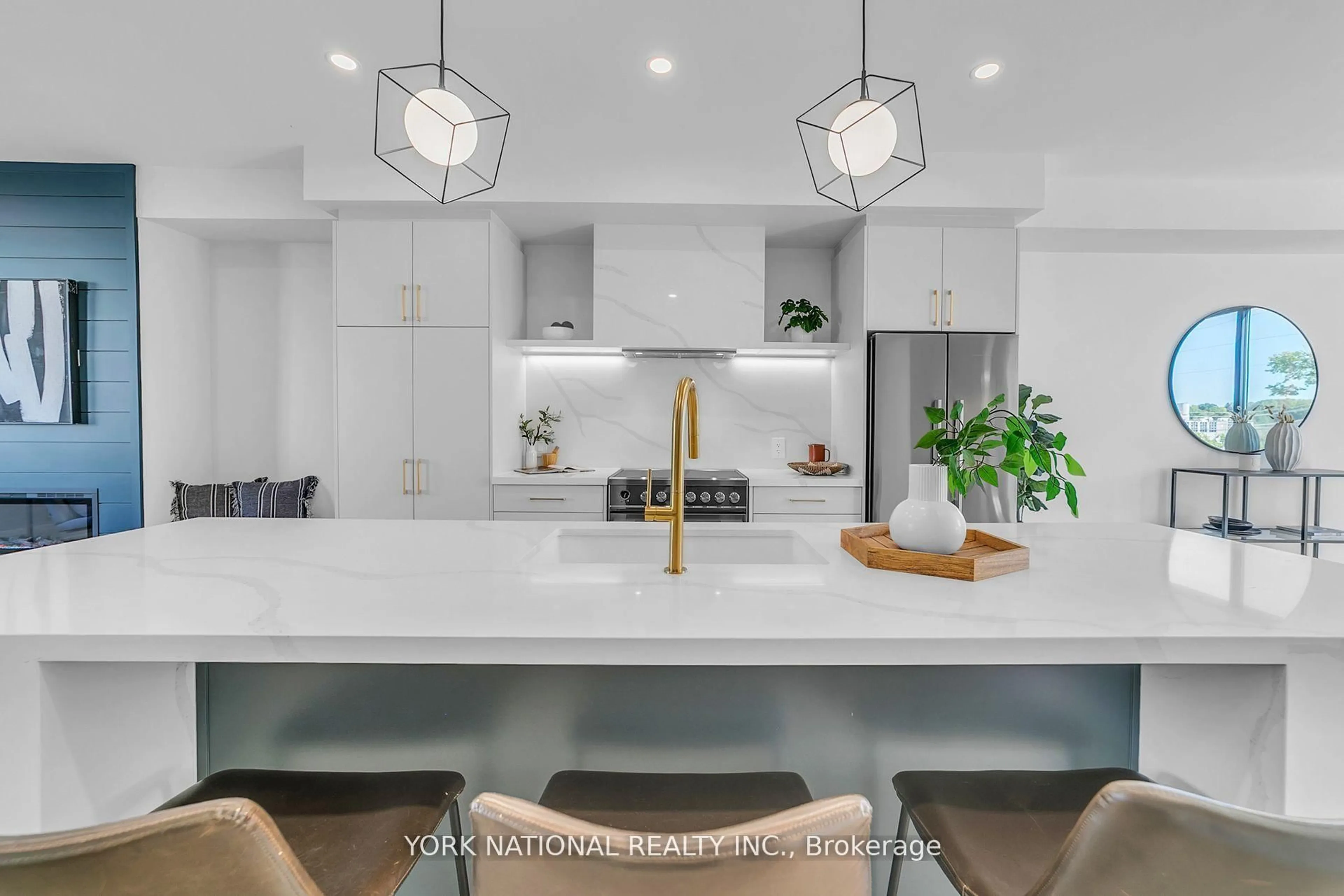 Contemporary kitchen, ceramic/tile floor for 59 Charles St #8, Newmarket Ontario L3Y 3V7