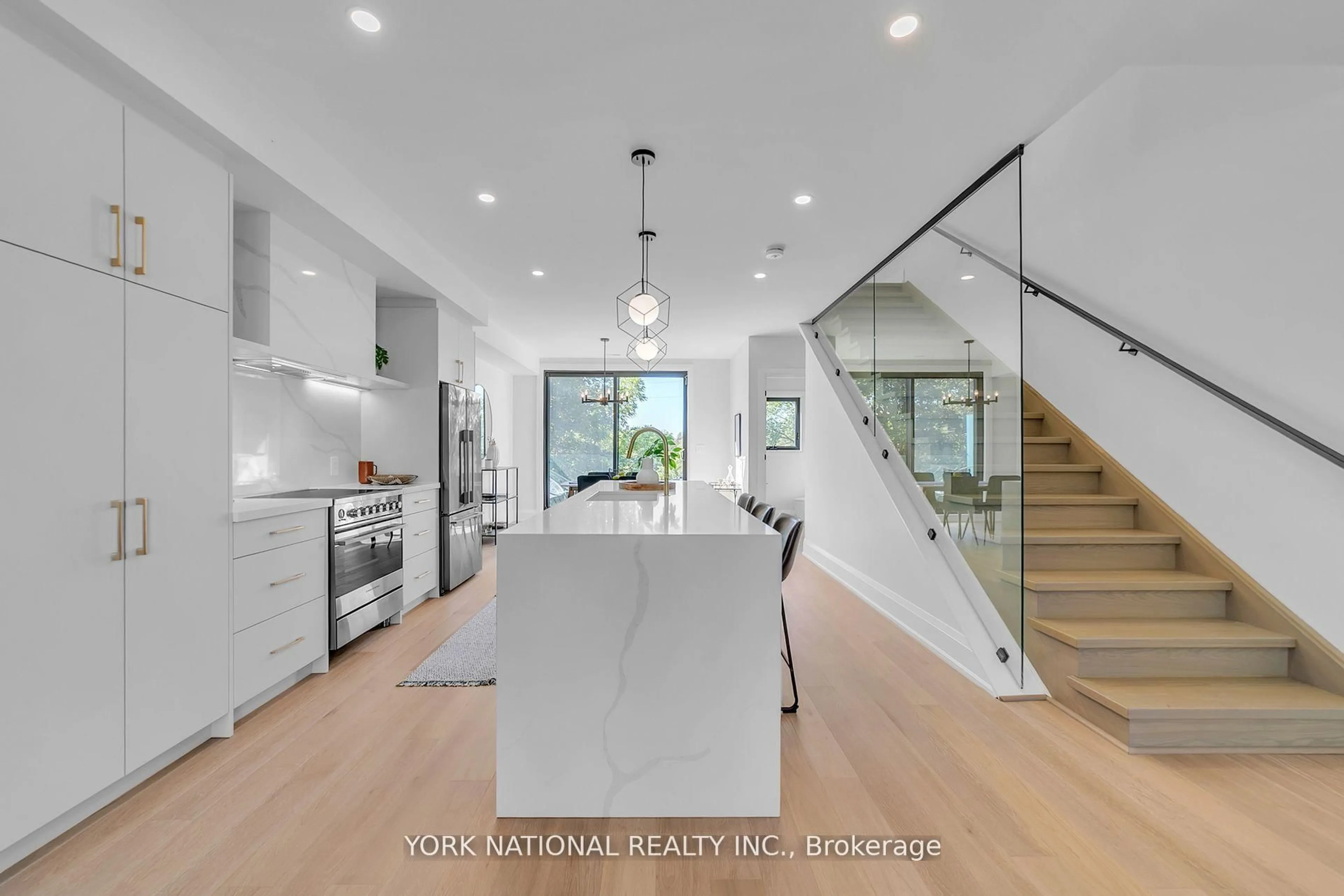 Open concept kitchen, ceramic/tile floor for 59 Charles St #8, Newmarket Ontario L3Y 3V7