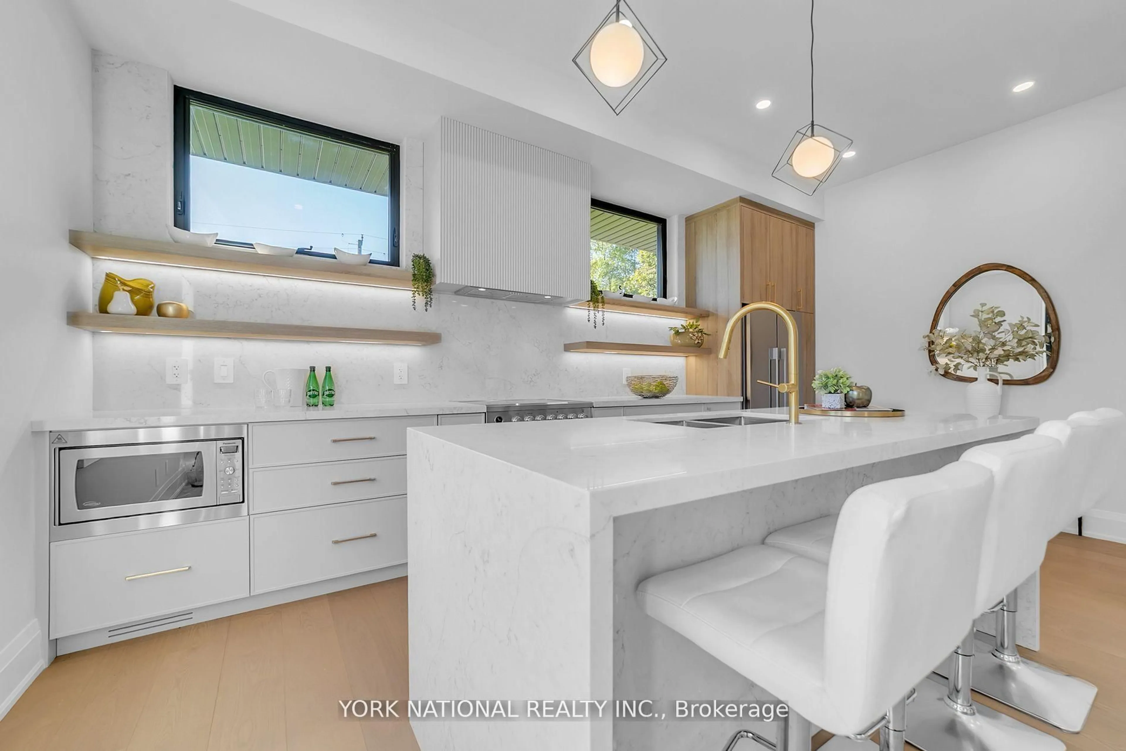 Contemporary kitchen, ceramic/tile floor for 59 Charles St #1, Newmarket Ontario L3Y 3V7