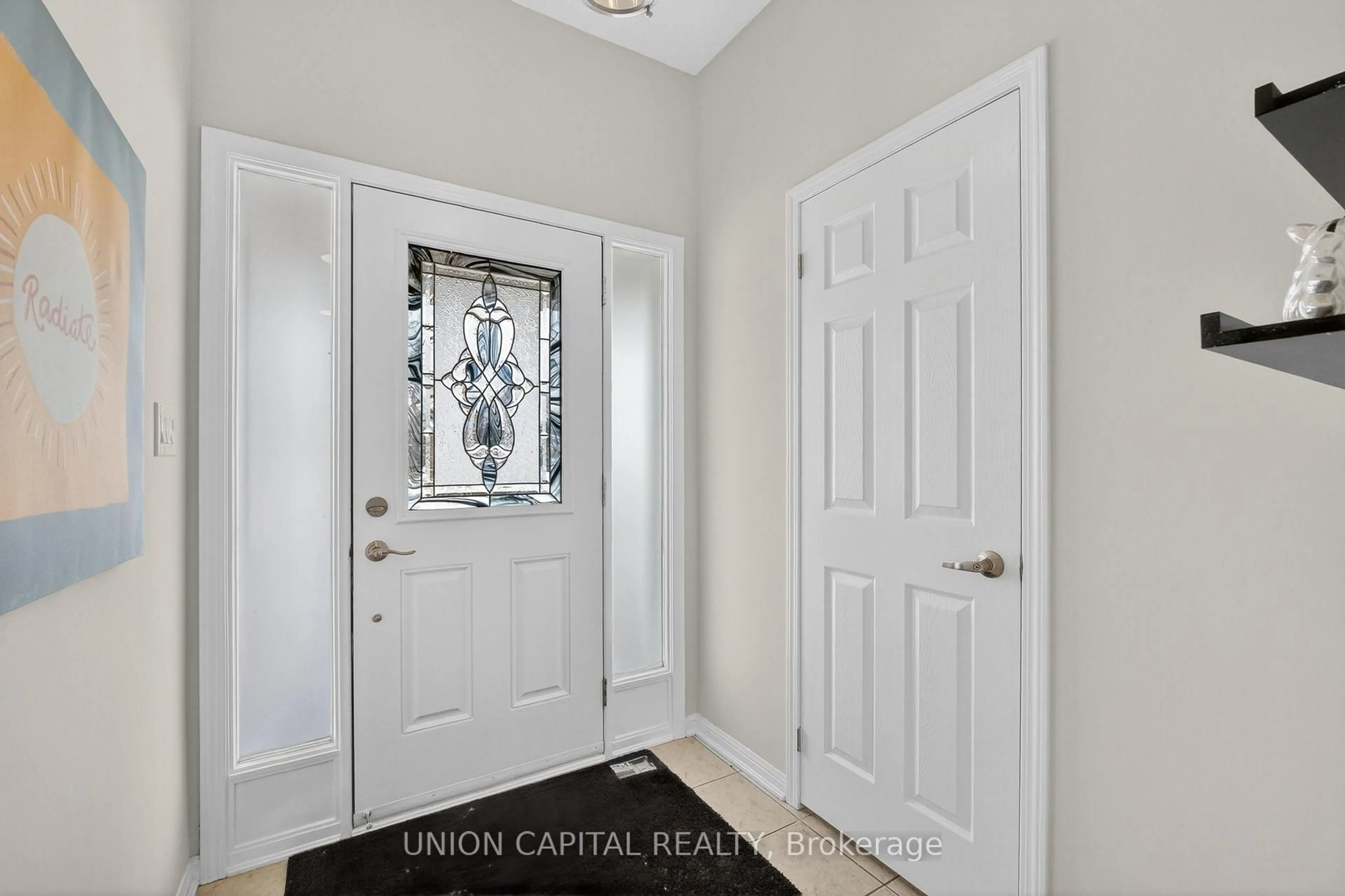 Indoor entryway for 115 Ken Laushway Ave, Whitchurch-Stouffville Ontario L4A 0J5