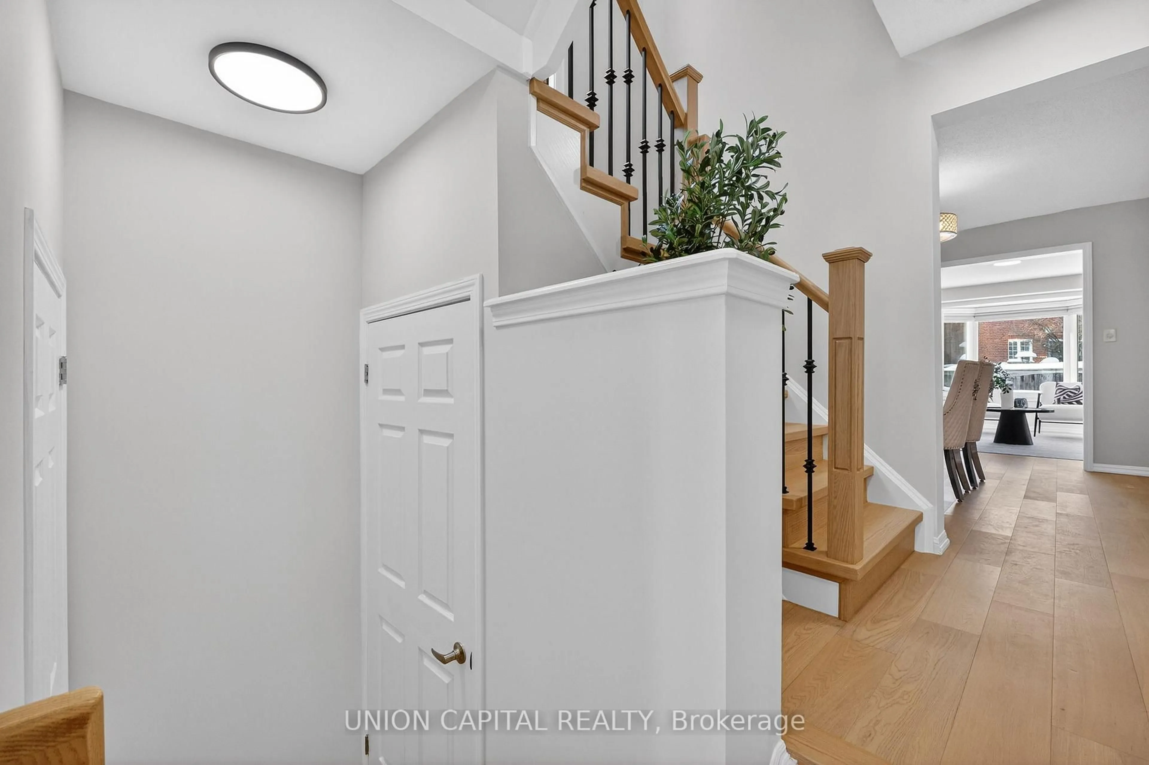 Indoor entryway for 115 Ken Laushway Ave, Whitchurch-Stouffville Ontario L4A 0J5