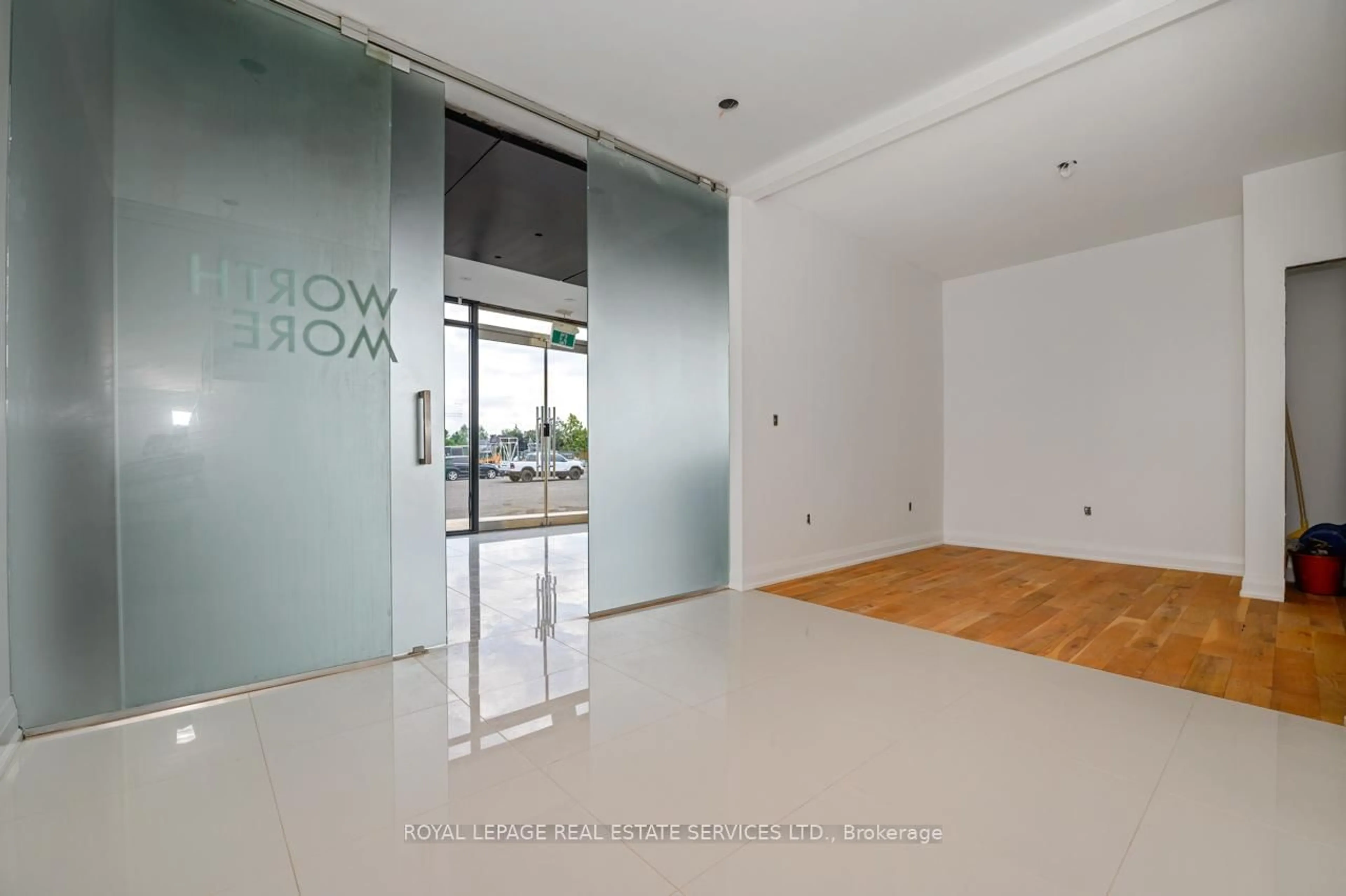 Indoor foyer for 11840 Keele St #Building #2, Vaughan Ontario L6A 1S1