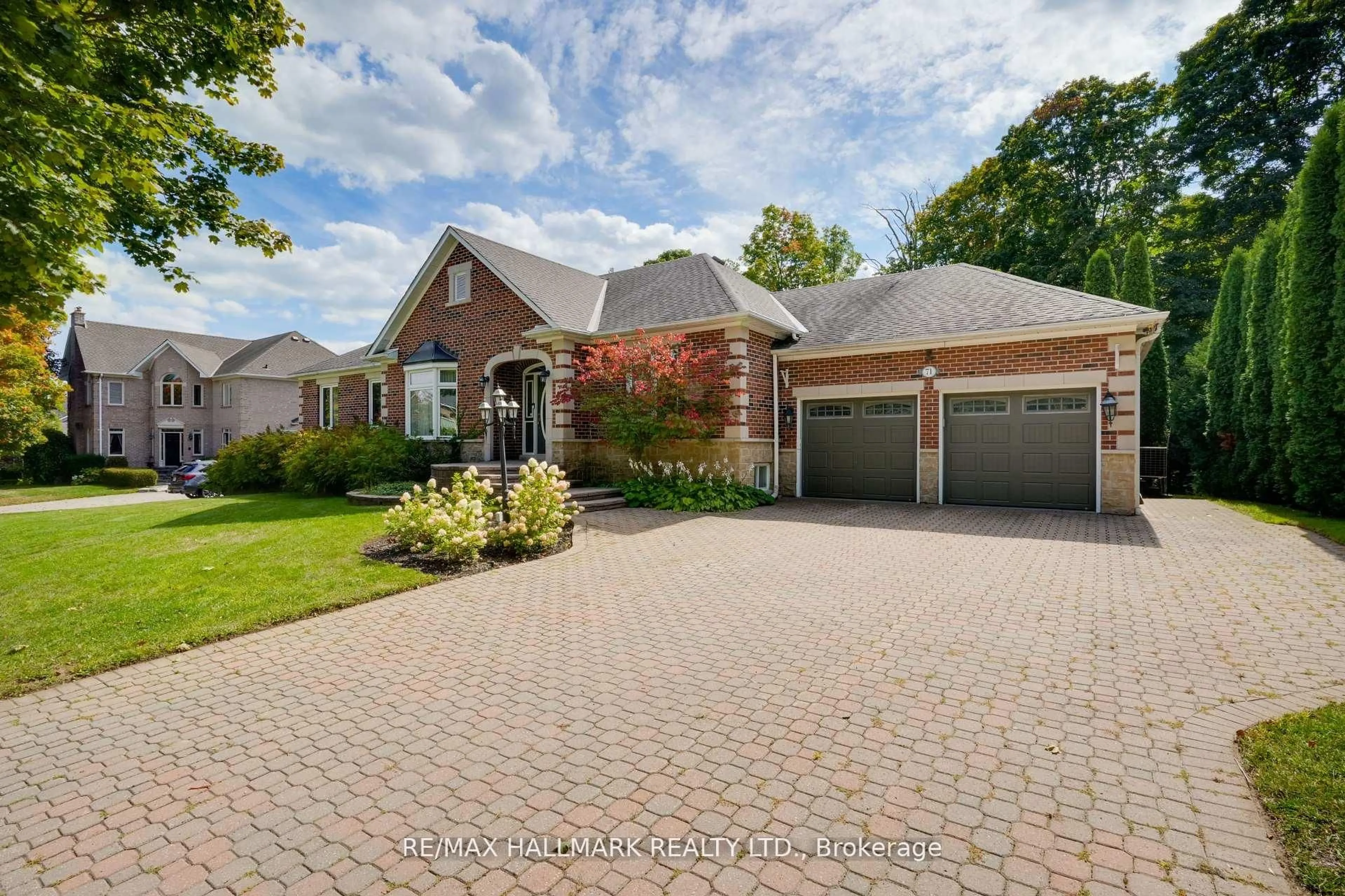 Home with brick exterior material, street for 71 Willow Farm Lane, Aurora Ontario L4G 6K2