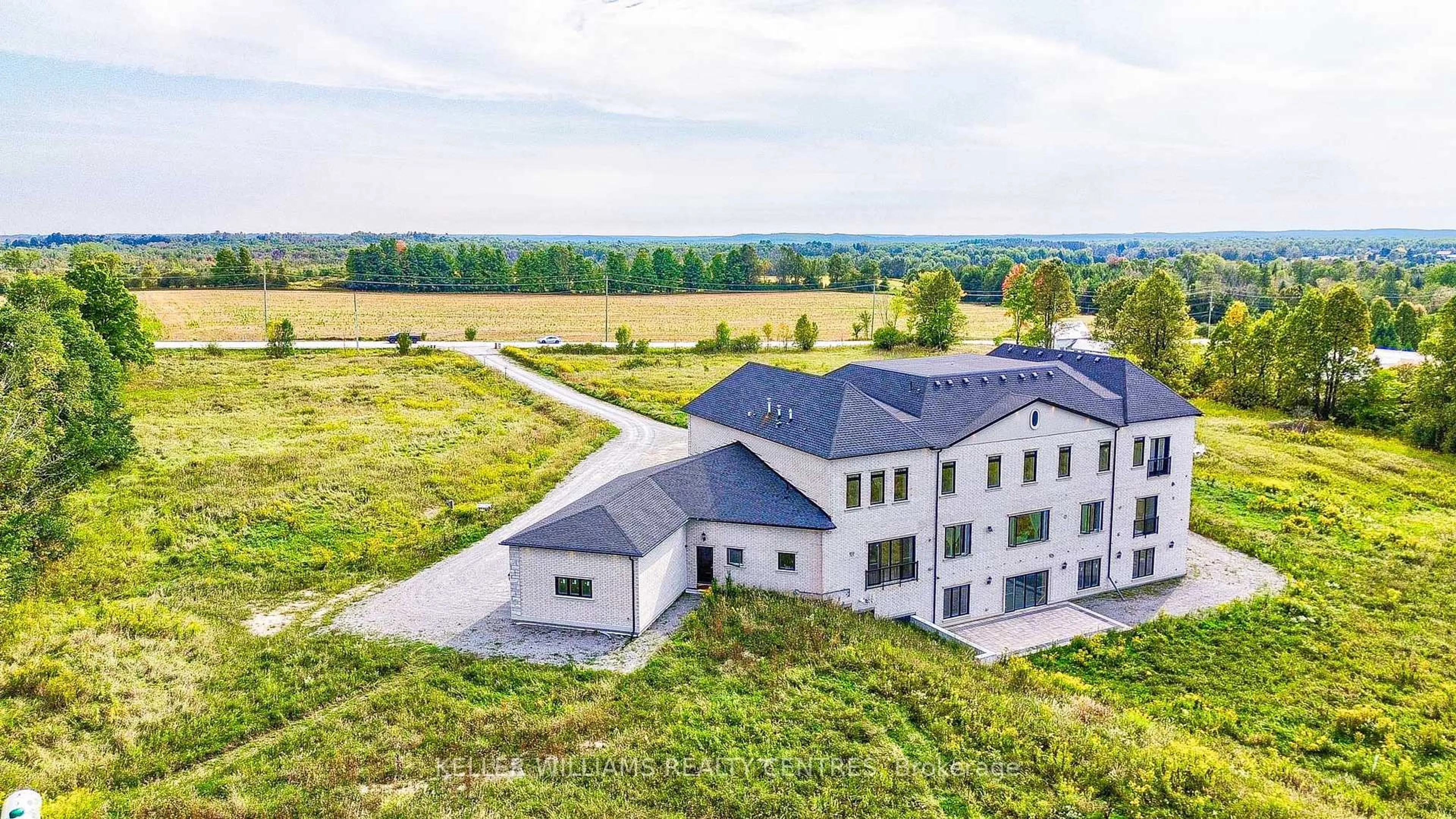 A pic from outside/outdoor area/front of a property/back of a property/a pic from drone, building for 6196 Ravenshoe Rd, Georgina Ontario L9P 1R2