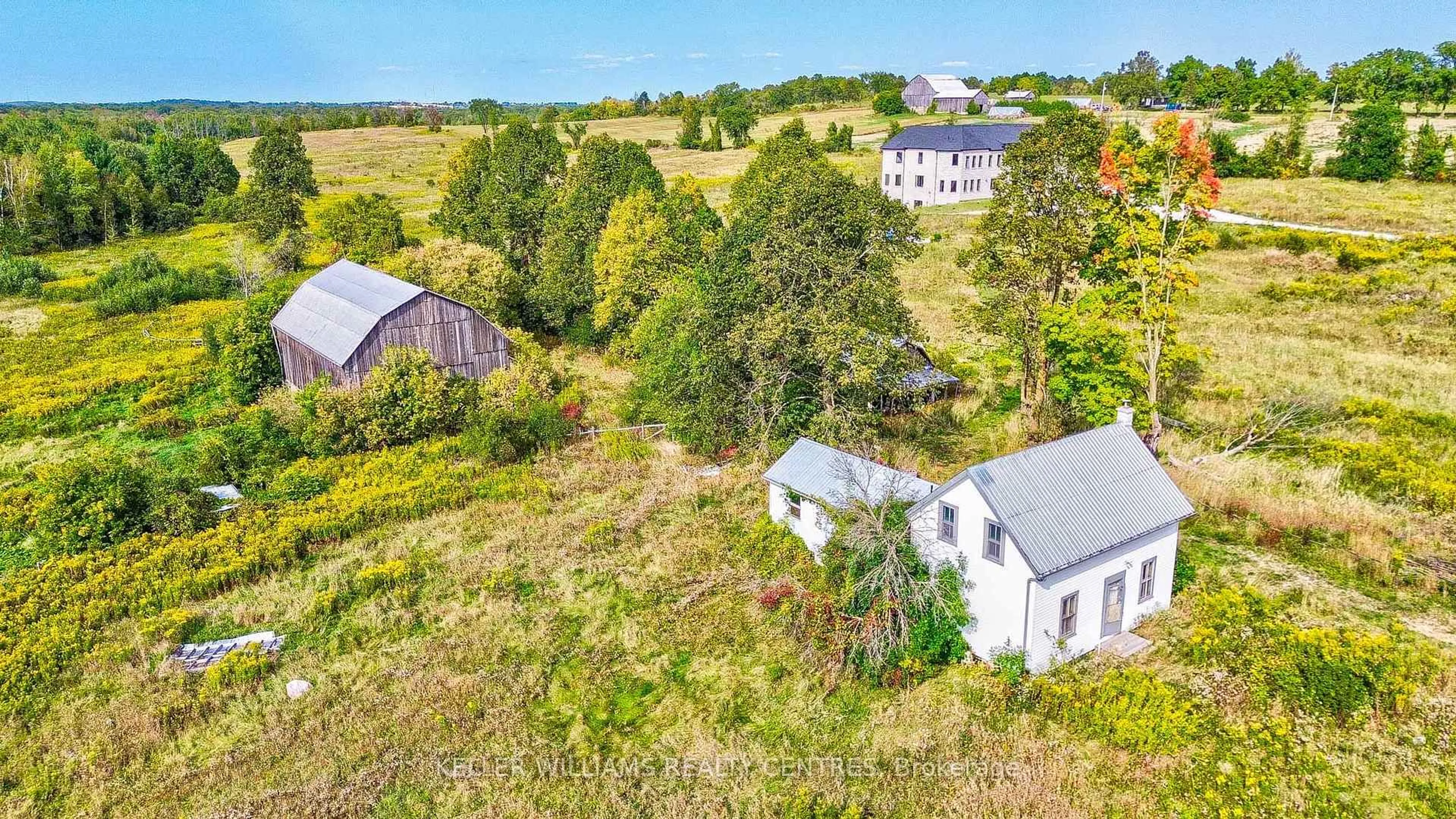 A pic from outside/outdoor area/front of a property/back of a property/a pic from drone, unknown for 6196 Ravenshoe Rd, Georgina Ontario L9P 1R2