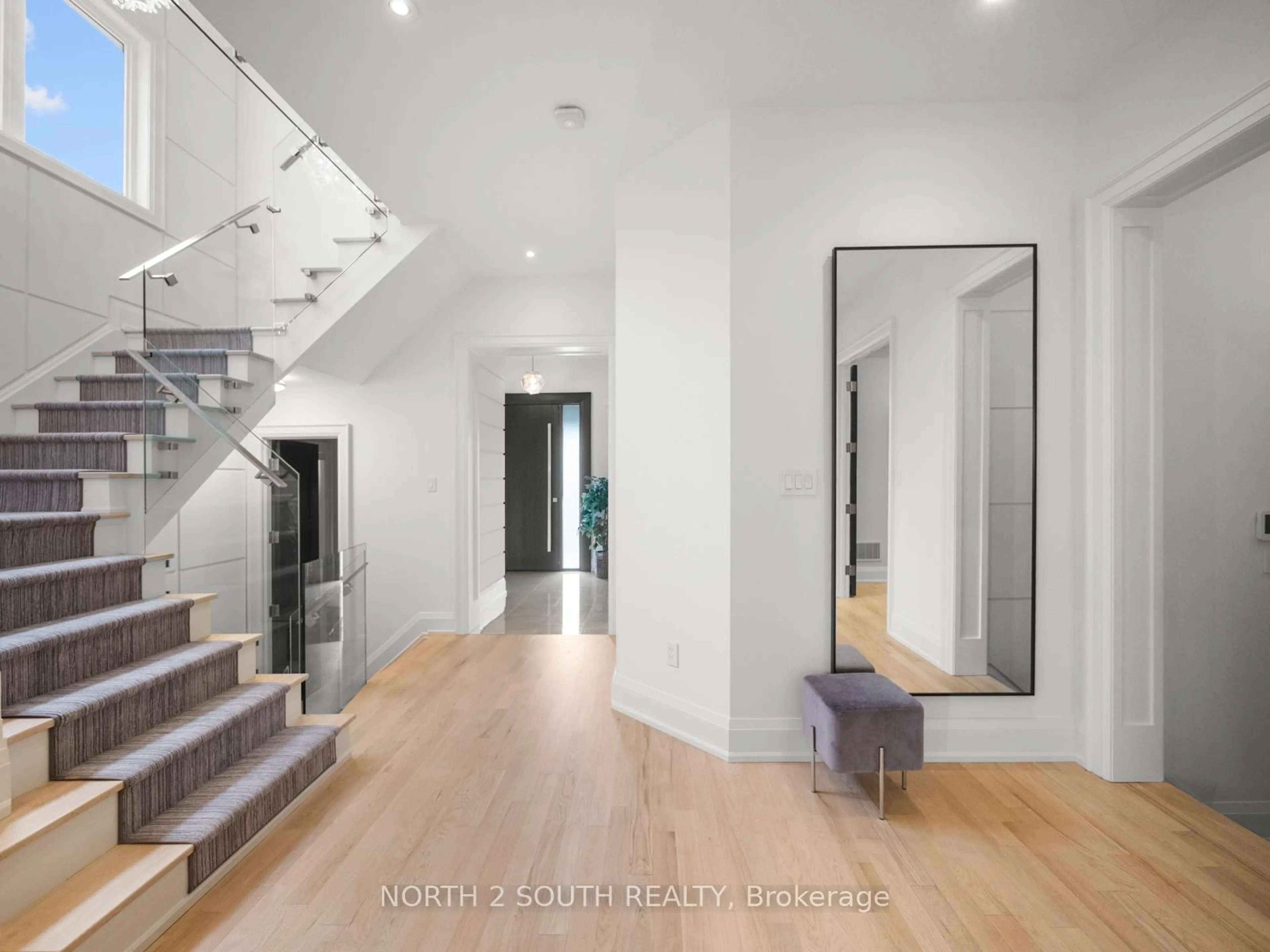 Indoor foyer for 29 Kylemount Crt, Vaughan Ontario L4J 0J4