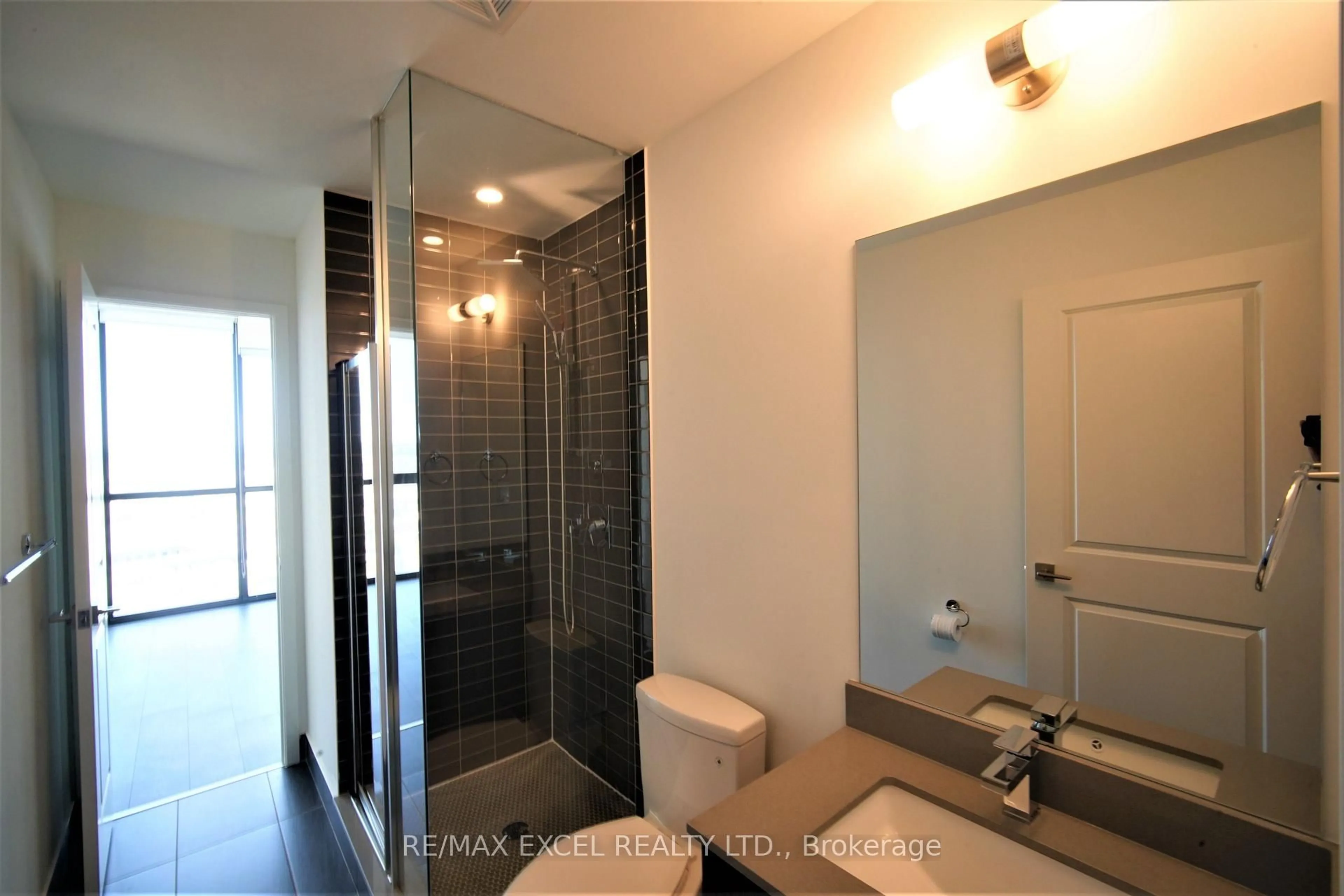 Standard bathroom, ceramic/tile floor for 2908 Highway 7 Rd #2607, Vaughan Ontario L4K 1V5