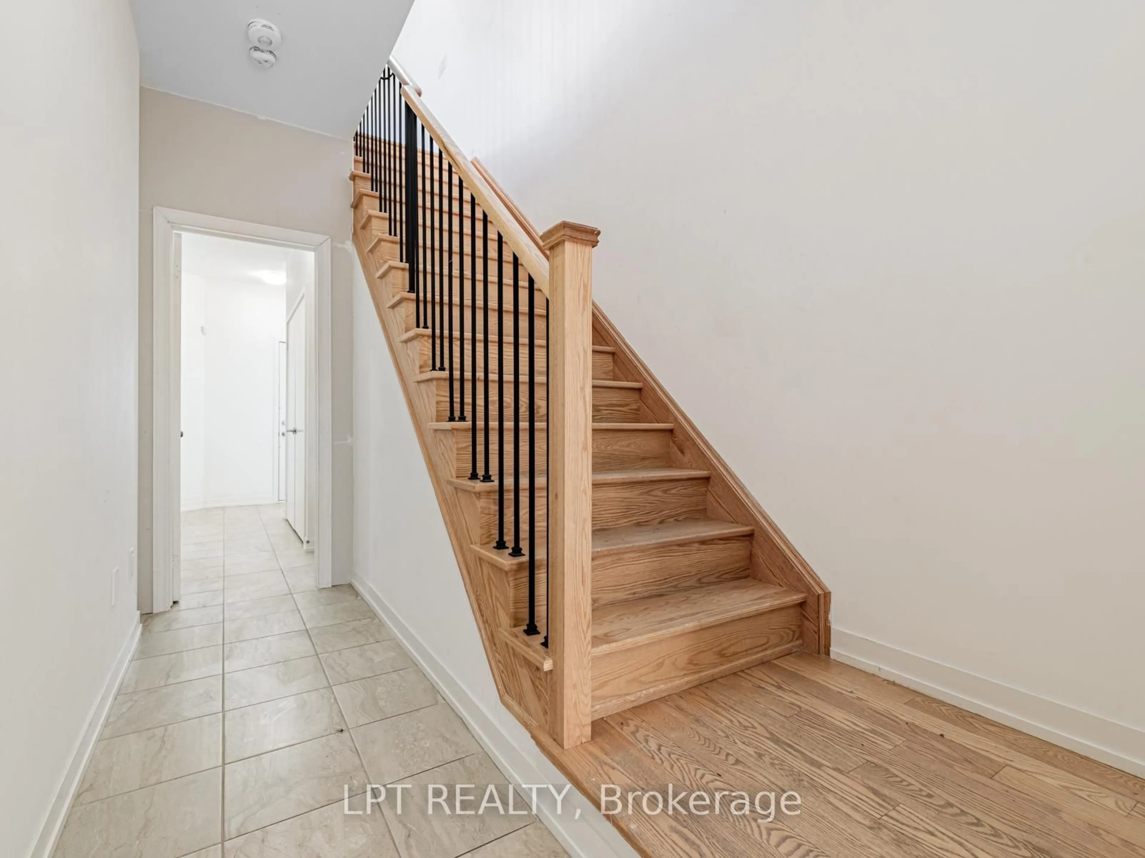 Unknown for 247 Harding Park St, Newmarket Ontario L3Y 0E3