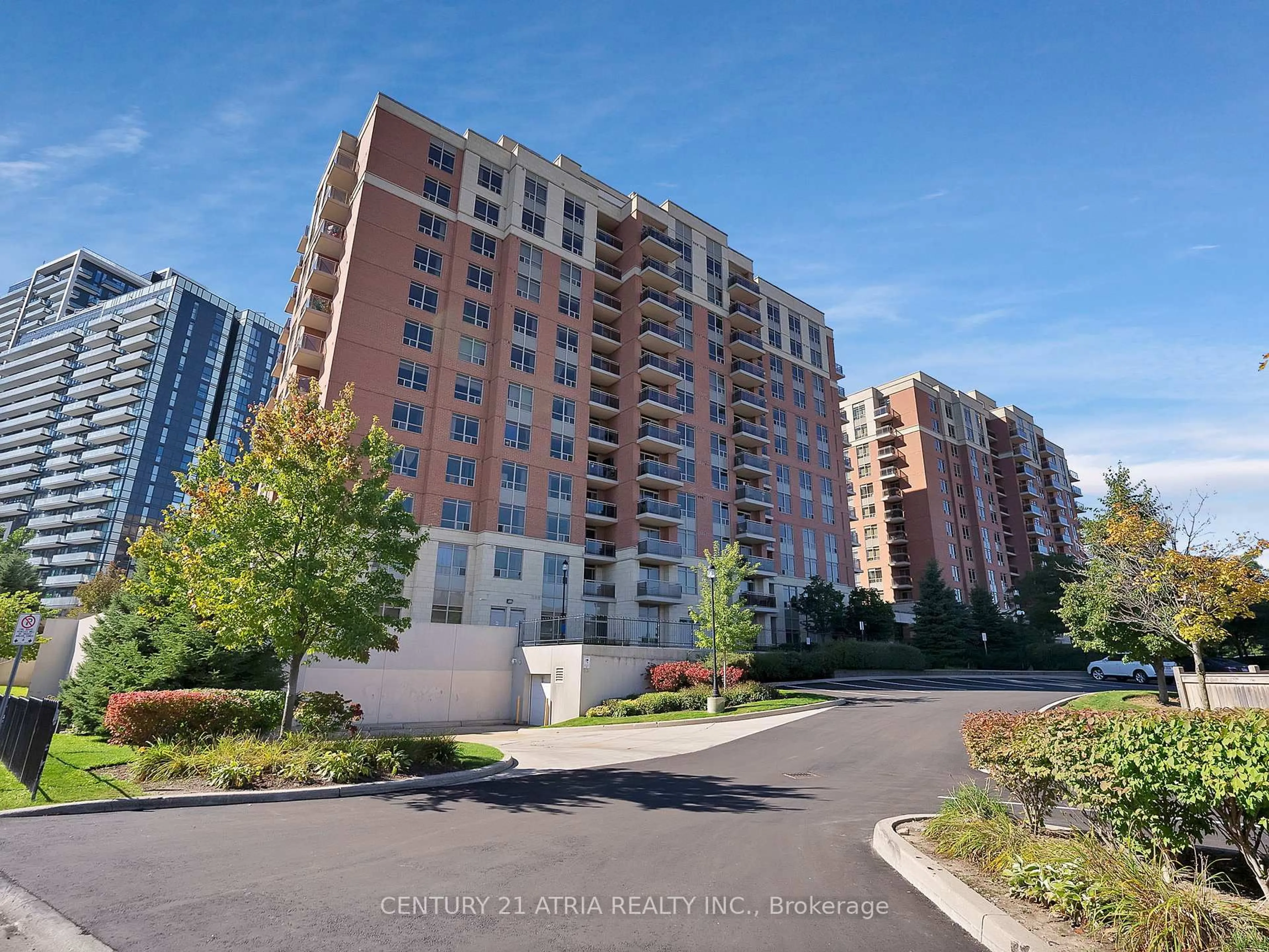 A pic from outside/outdoor area/front of a property/back of a property/a pic from drone, unknown for 73 King William Cres #206, Richmond Hill Ontario L4B 0C2