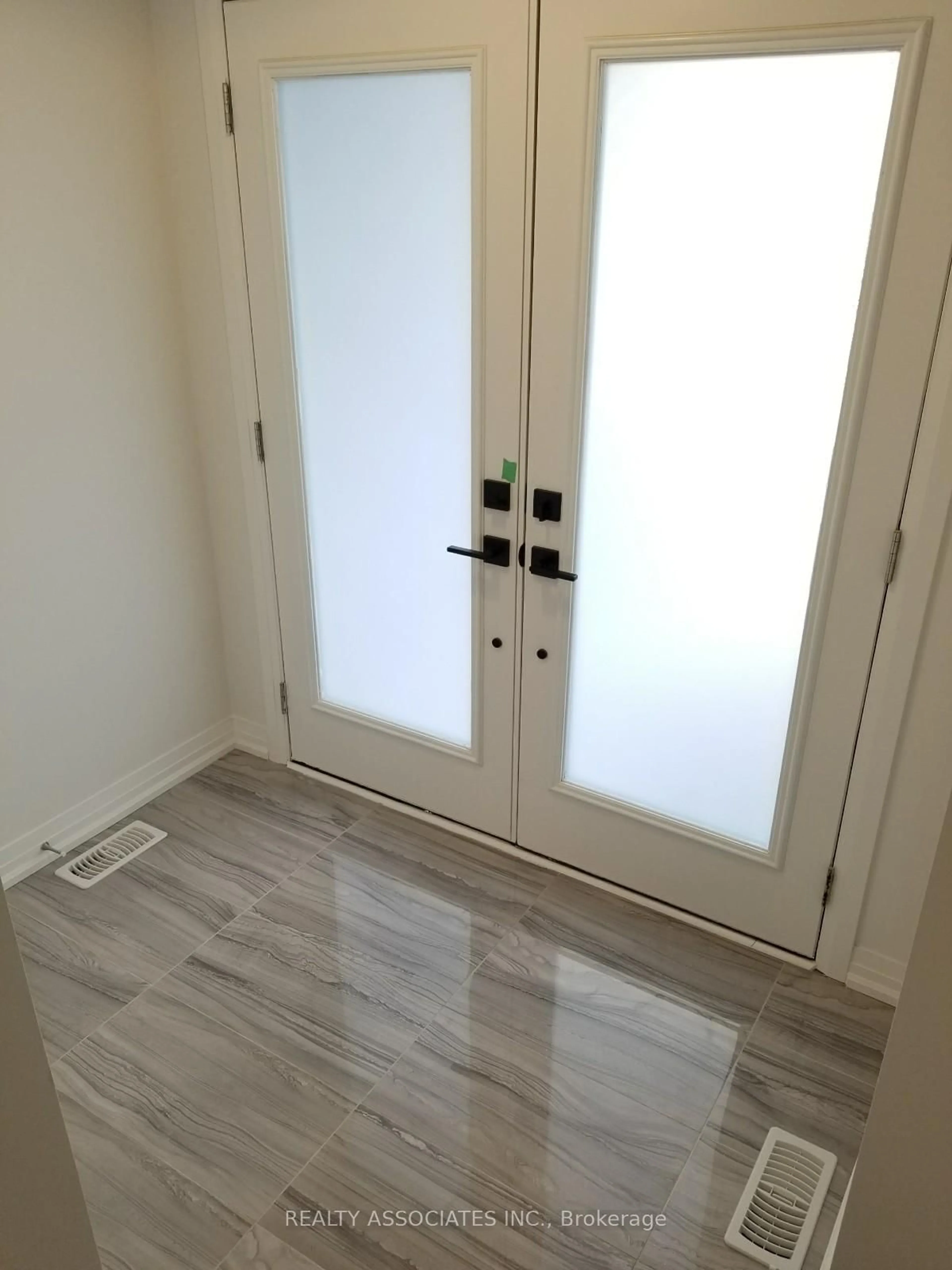 Indoor entryway for 71 Schmeltzer Cres, Richmond Hill Ontario L4E 1J1